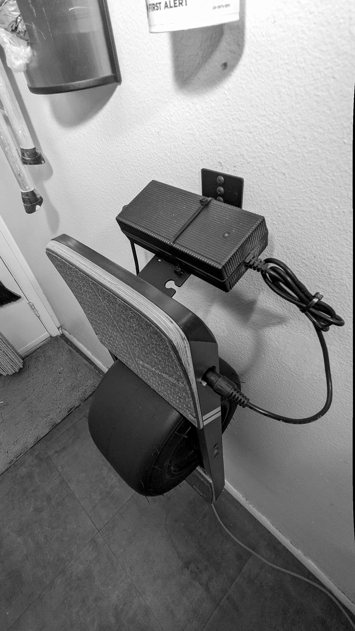 Estación de Carga DIYE Negro Acero 1/8 para Onewheel V1 y XR