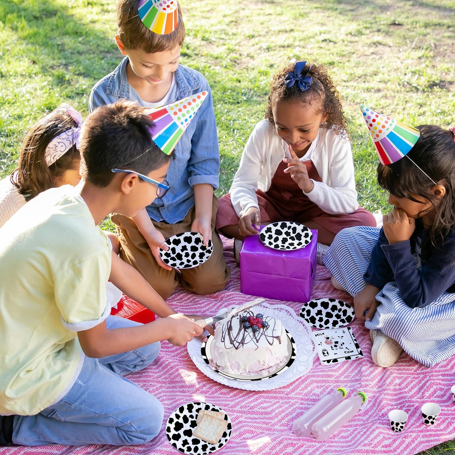 Decoraciones de fiesta de feliz cumpleaños de vaca, suministros de fiesta con estampado de vaca para niños, incluye platos, servilletas de papel, mantel, juego de fiesta temática de animales para