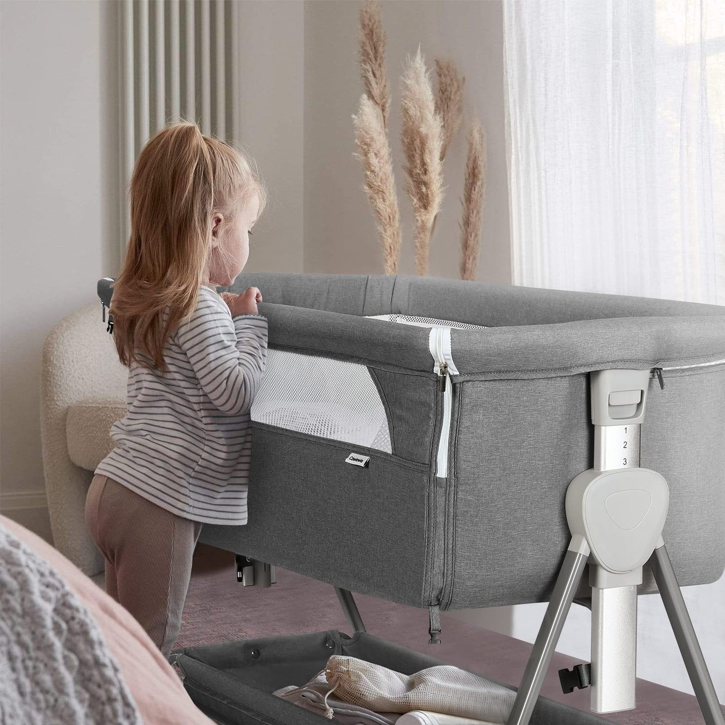 Cowiewie - Moisés para cama de noche, con 7 altura ajustable, moisés de noche para bebé con almacenamiento, malla transpirable y colchón, cuna portátil fácil de plegar (pirámide gris oscuro)