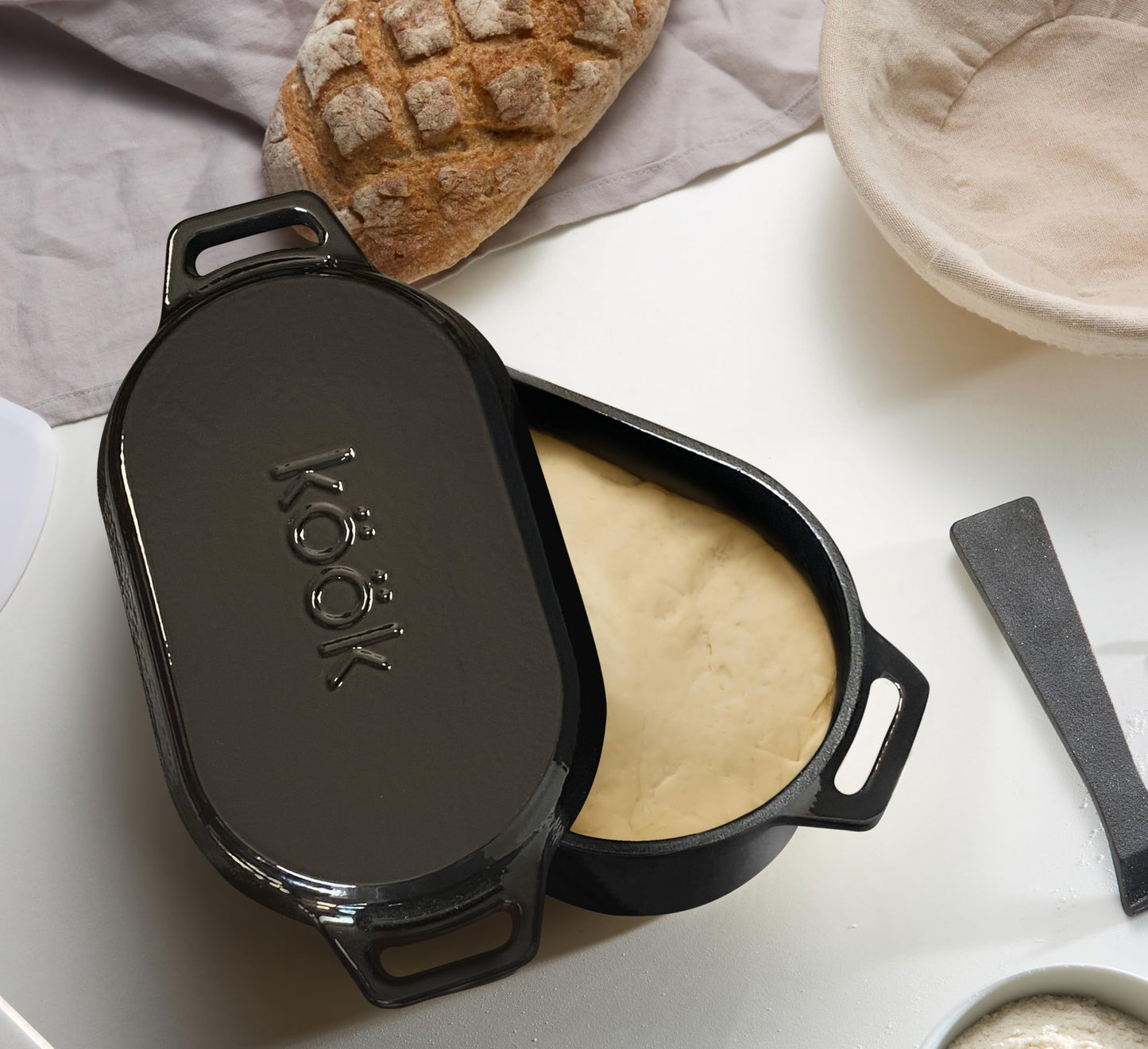 KooK - Horno holandés, para hornear pan, sartén de masa madre, con tapa, asas duales, hierro fundido esmaltado, incluye palanca de tapa, apto para lavaplatos, 3.4 cuartos de galón, negro