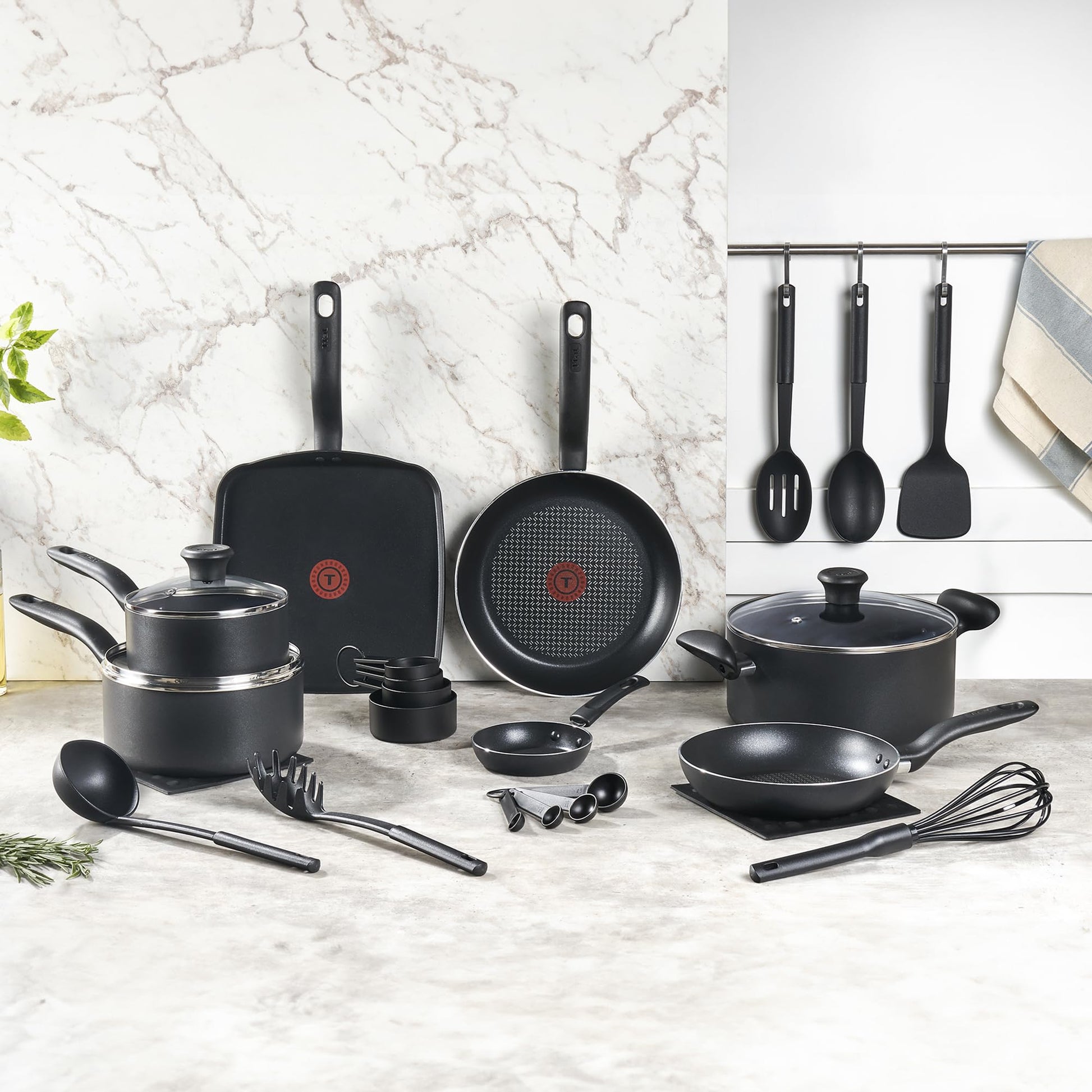 Batería de Cocina T-fal Negro con Antiadherente Easy Glide y Termo Señal
