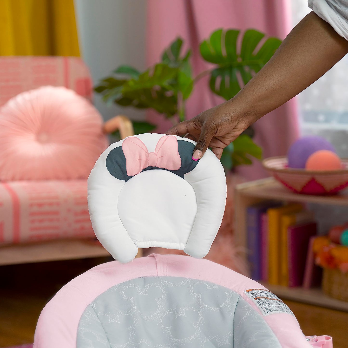 Bright Starts Minnie Mouse Rosy Skies - Tumbona con asiento vibrador y melodías