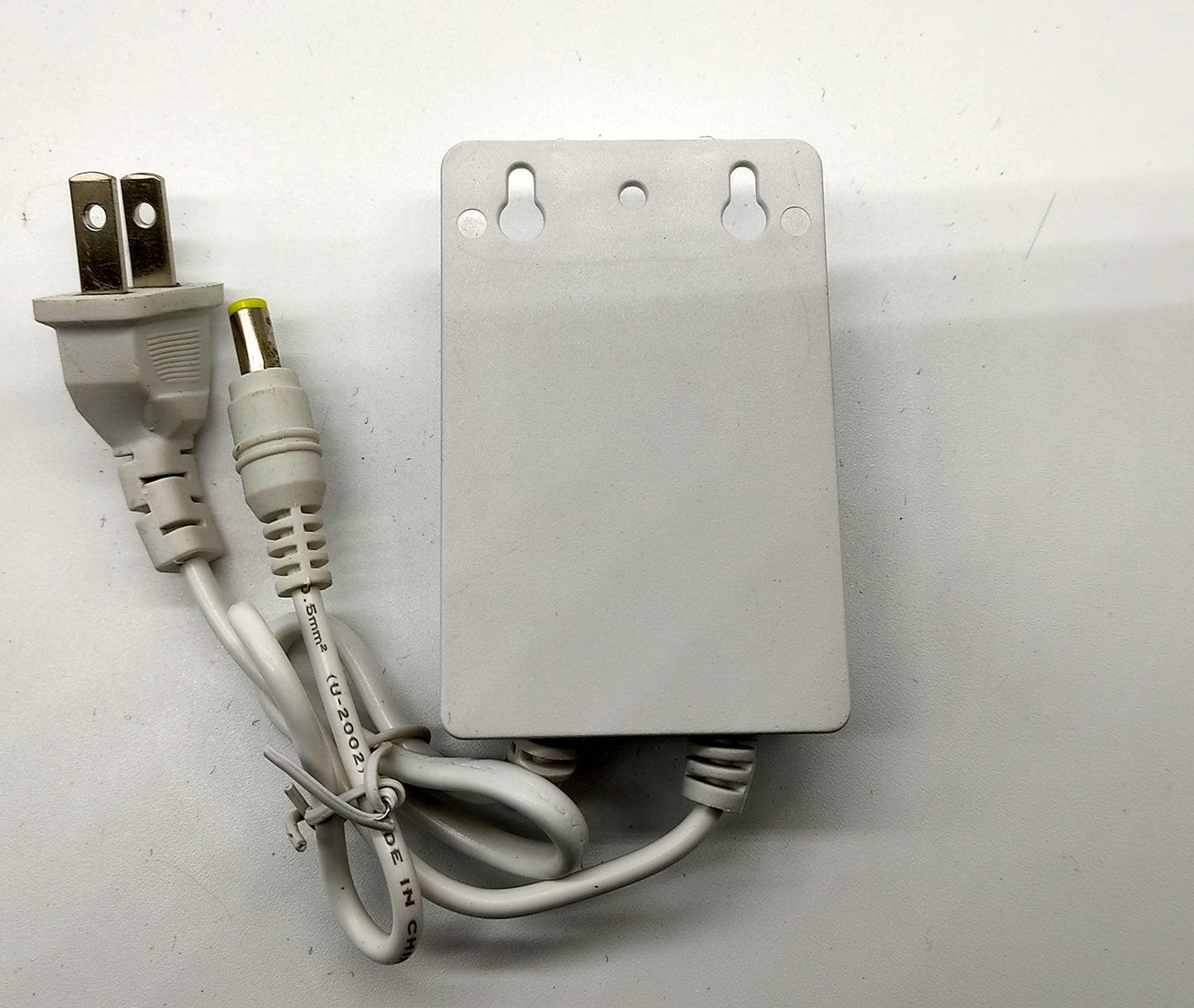 Eliminador Zinker 12V 2A para Cámaras de Seguridad CCTV o Tiras Led V2 exteriores Contra Agua