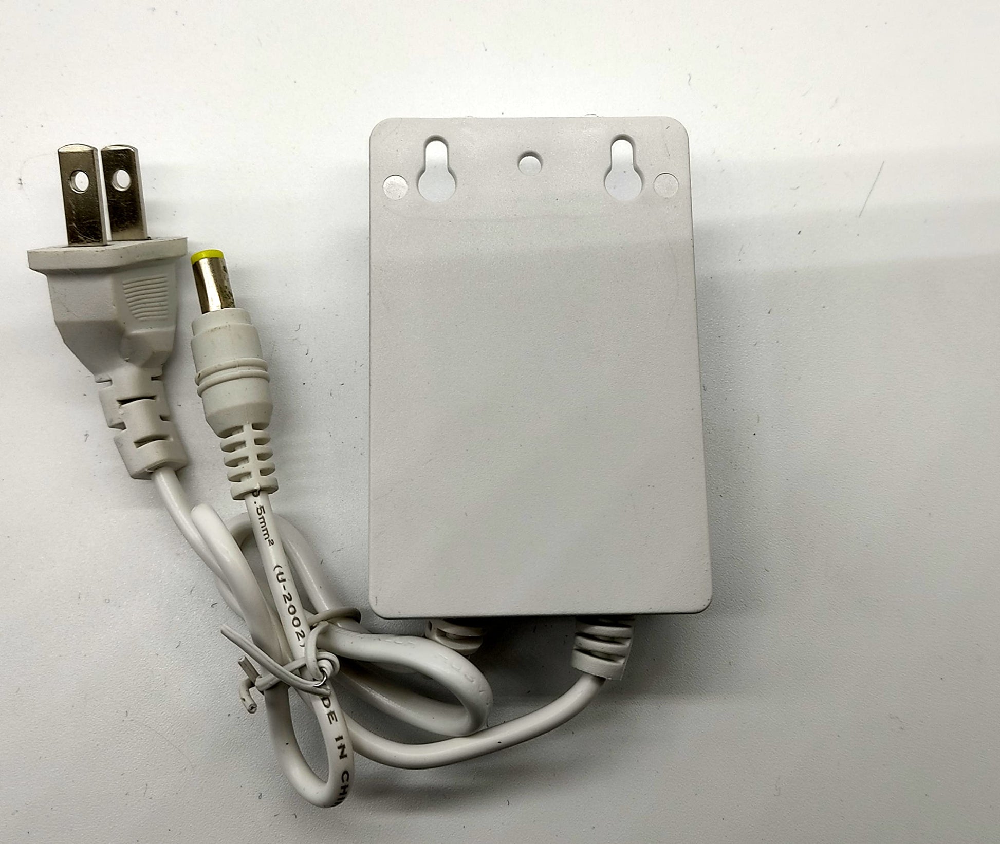 Eliminador Zinker 12V 2A para Cámaras de Seguridad CCTV o Tiras Led V2 exteriores Contra Agua