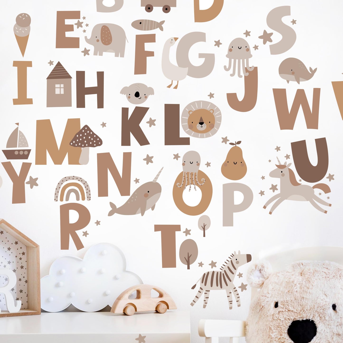 DesignStickers Pegatinas de Alfabeto Bohemio, Calcomanías de Pared Abc para Niños, Calcomanía Decorativa de Pared para Guardería, Calcomanías Educativas Con Letras Despegables Y Adhesivas para Aula [>