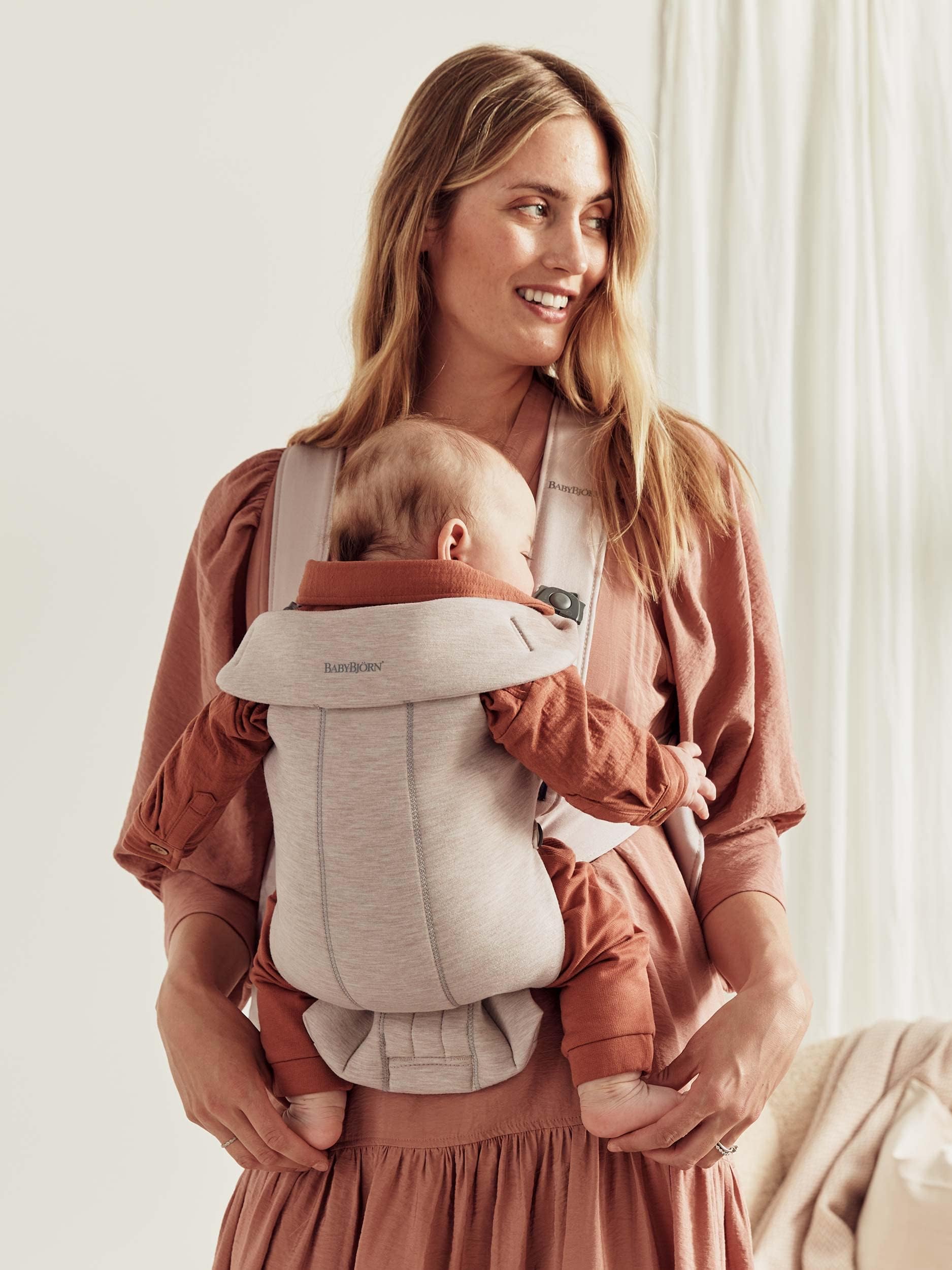 BabyBjörn Canguro Portabebé Mini, Jersey 3D, Beige claro