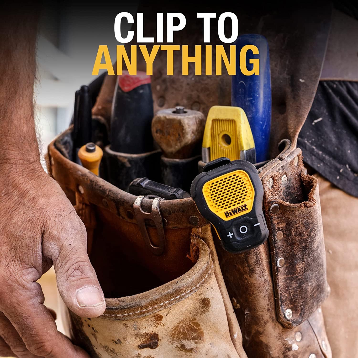 Dewalt - Altavoz Portátil Bluetooth - Altavoz inalámbrico Bluetooth con Clip magnético - Altavoz portátil Jobsite Pro Resistente al Agua - Micrófono Incorporado para música y Llamadas con Manos Libres