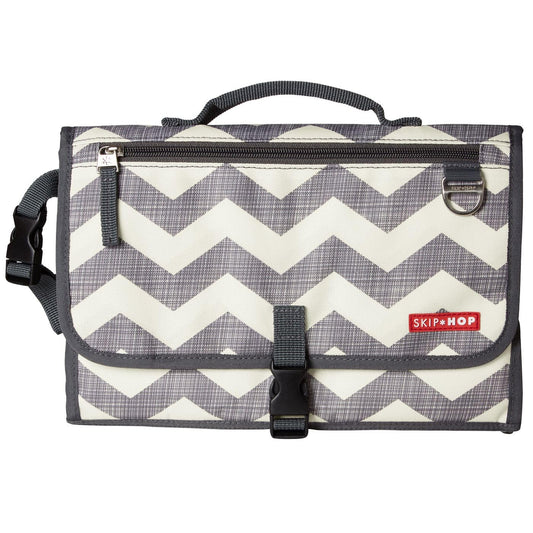 Cambiador Portátil Skip Hop Chevron con Dispensador de Toallitas para Bebé