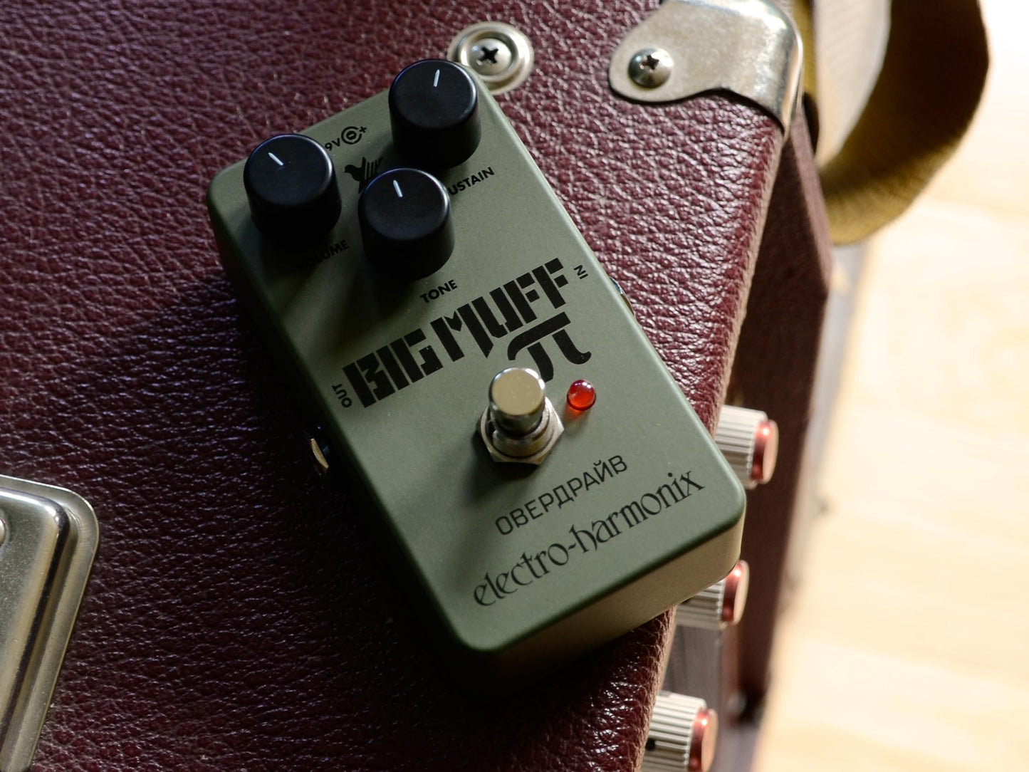 Pedal Electro-Harmonix Green Russian Big Muff Verde Distorsión para Guitarra Eléctrica