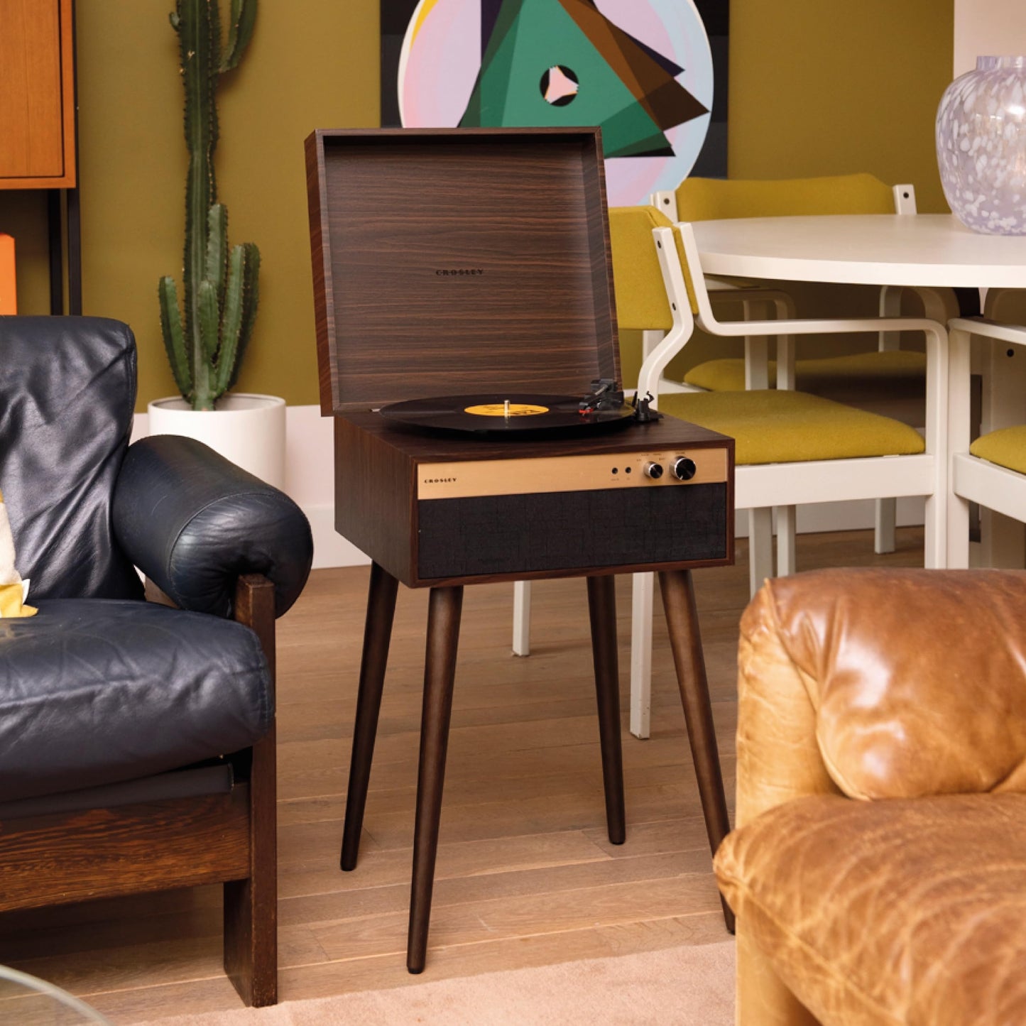 Crosley CR6236A-WA Jasper - Tocadiscos de Vinilo Bluetooth de 3 velocidades con Altavoces Integrados y Patas Desmontables, Color Nogal