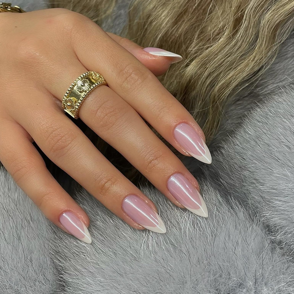 SXVME Rosquilla Esmaltada Blanca French Tip Press On Uñas Almendra, Rosa Francés Cromo Clavos Prensa Ons Para Mujeres, Aurora Pegamento En Uñas De Longitud Media, Espejo Reflectante Clavos Acrílicos L