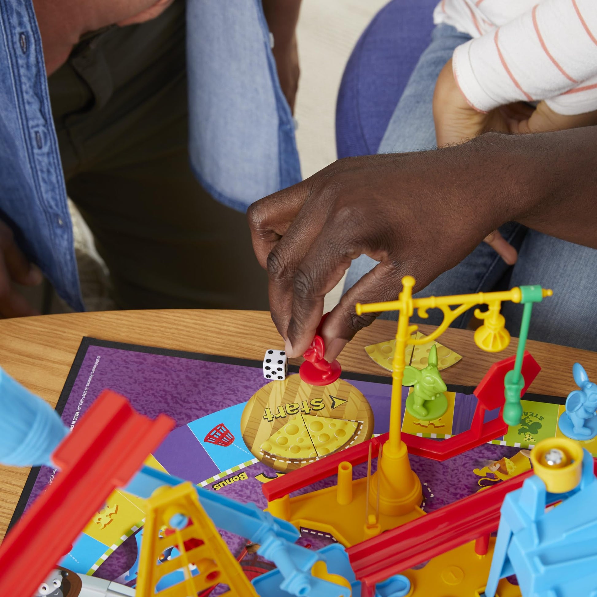 Hasbro Gaming Juego de Mesa con Trampa para Ratones para niños de 6 años en adelante, Juego clásico para 2 a 4 Jugadores, con configuración más fácil Que Las Versiones anteriores