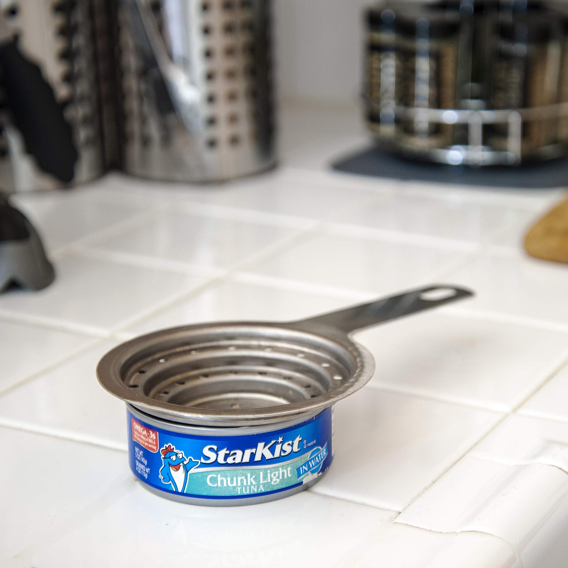 Colador de latas de atún – Prensa de atún de acero inoxidable 304 para conservas de frijoles, verduras y frutas, ajuste universal a presión, resistente al óxido, apto para lavaplatos