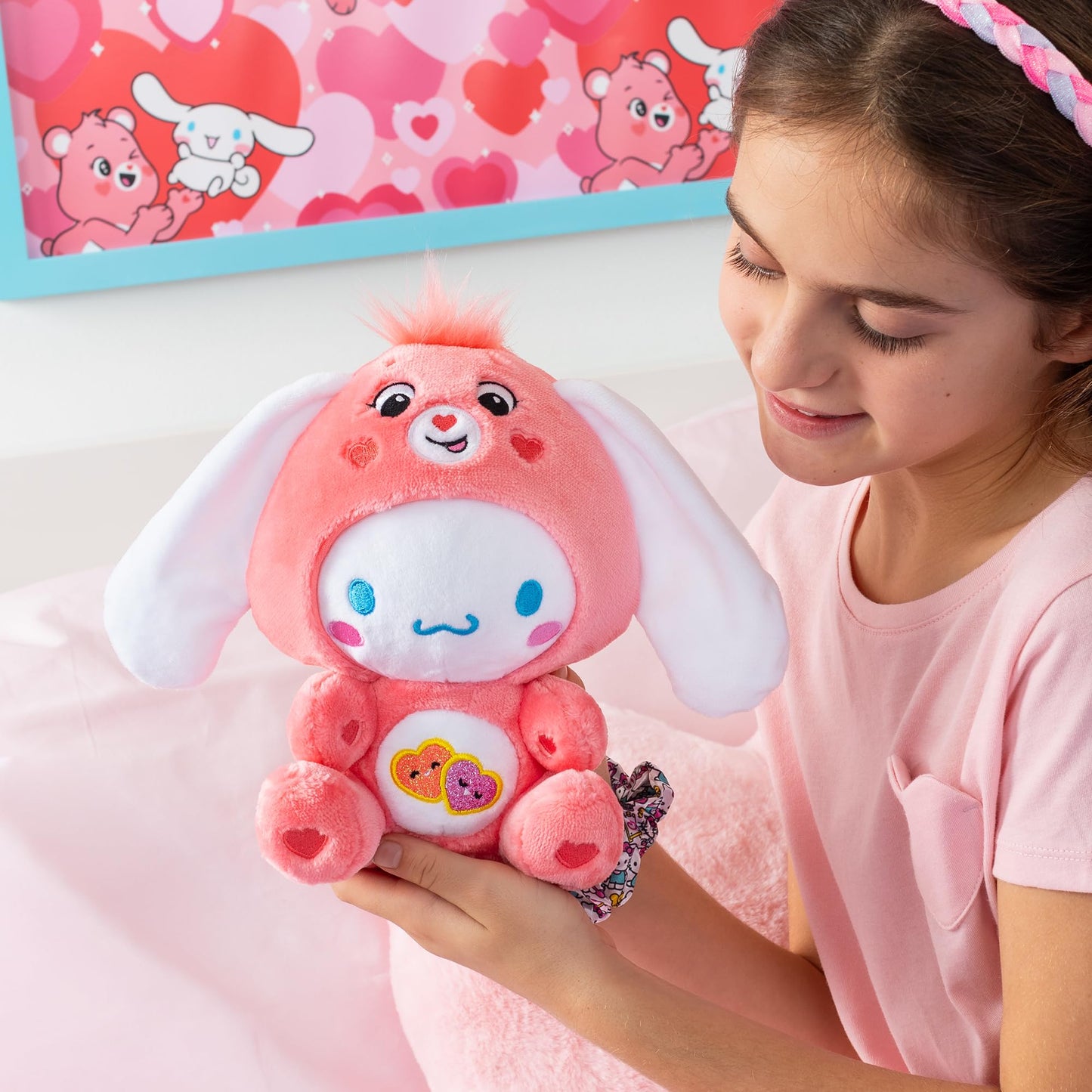 Care Bears Cinnamoroll Dressed As Love-a-Lot Bear 8 Pulgadas de Felpa de tamaño Divertido, Rosa, Suave, abrazable Mejor - Bueno para niñas y niños, empleados, coleccionistas, a Partir de 4 años