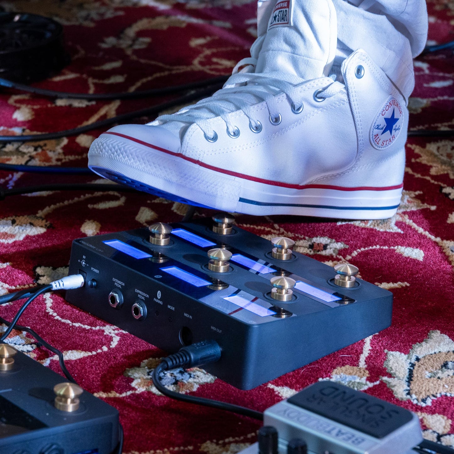 Driver de Pie MIDI Maestro Singular Sound Oro con Interruptores Silenciosos y Control de Aplicación Móvil para BeatBuddy y Aeros Loop Studio