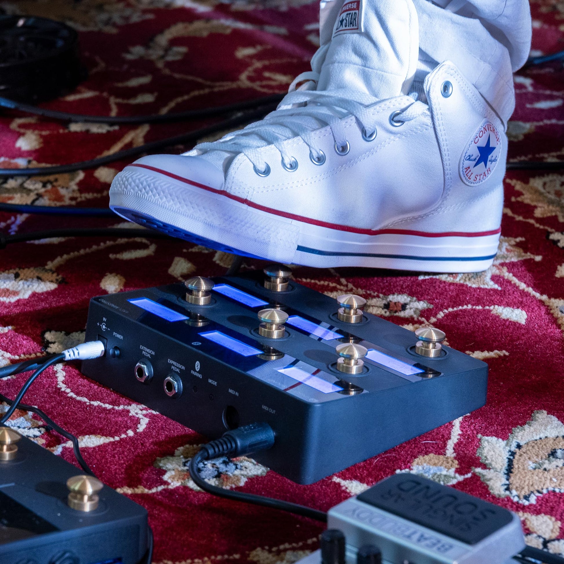 Driver de Pie MIDI Maestro Singular Sound Oro con Interruptores Silenciosos y Control de Aplicación Móvil para BeatBuddy y Aeros Loop Studio