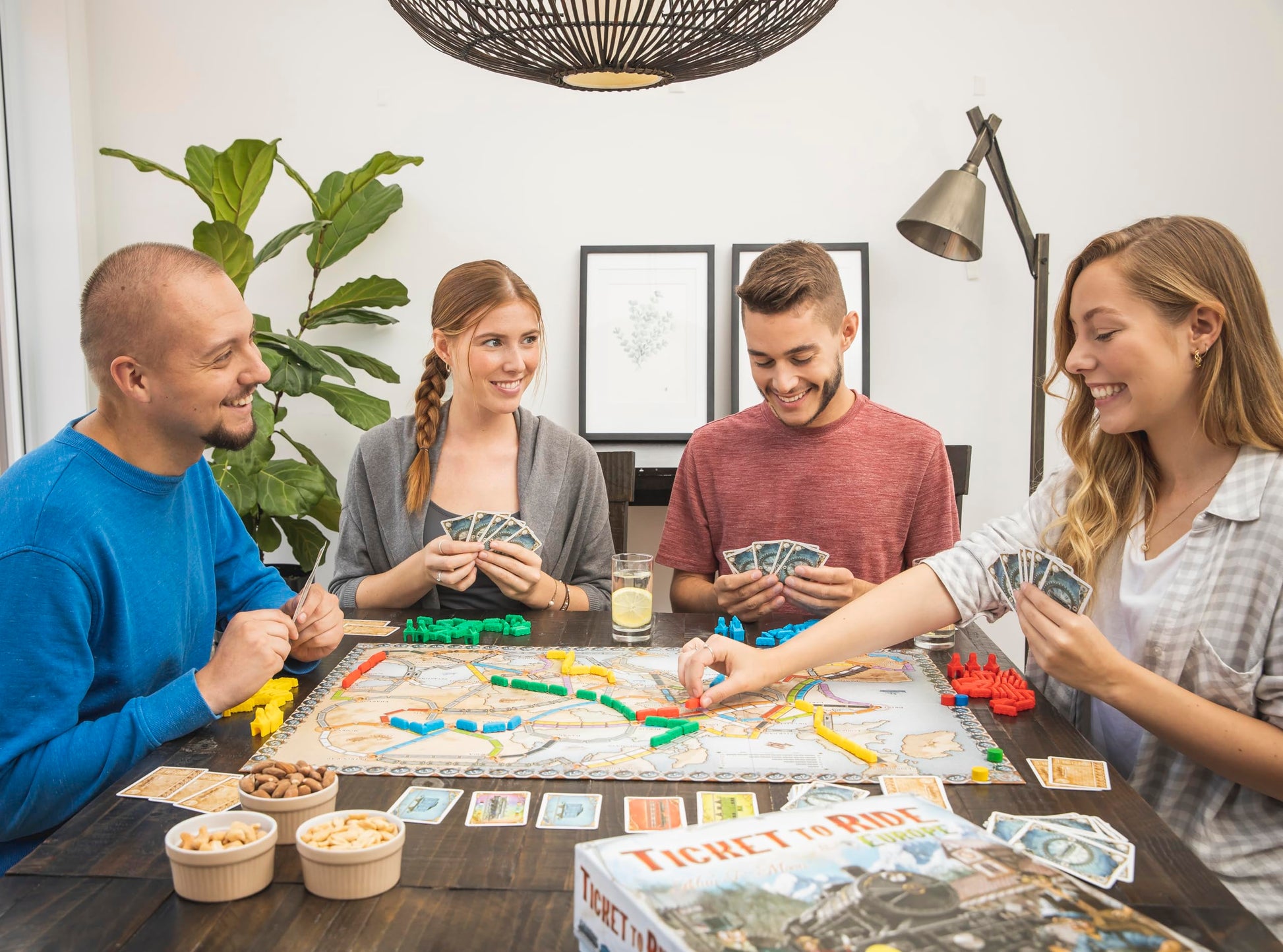 Days of Wonder Ticket to Ride Europe - Juego de Mesa de Estrategia sobre ferrocarriles (en inglés)