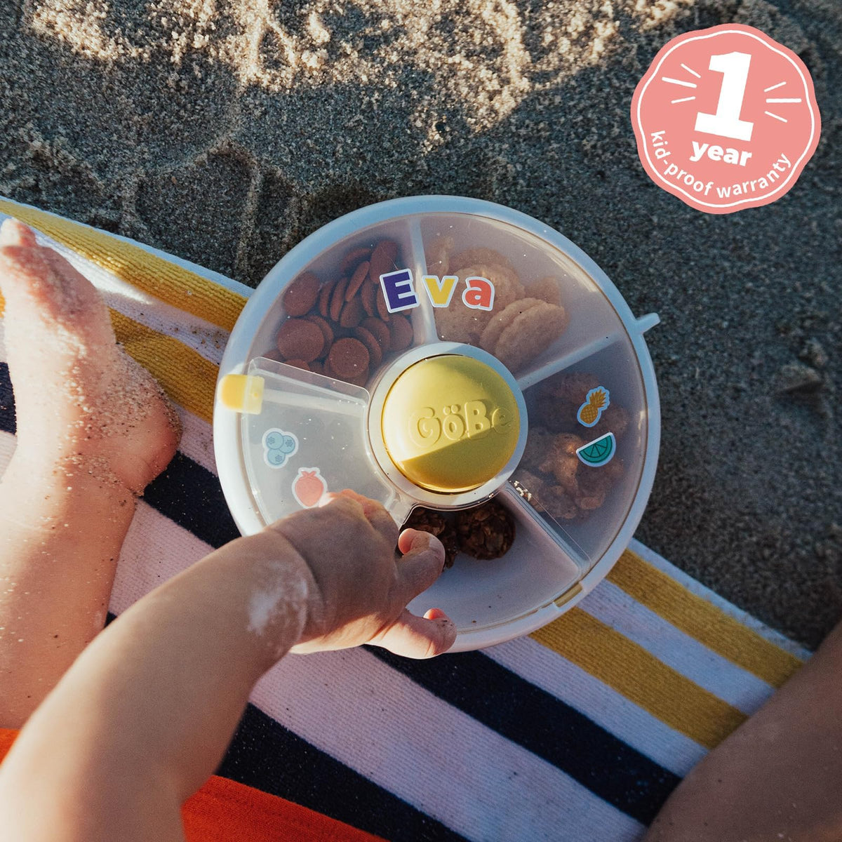 GoBe Paquete de Spinner Pequeño para Snacks de Niños con Correa de Mano y Hoja de Adhesivos - Contenedor de Aperitivos Reutilizable con Dispensador de 5 Compartimentos y Tapa | Libre de BPA/PVC | Apto