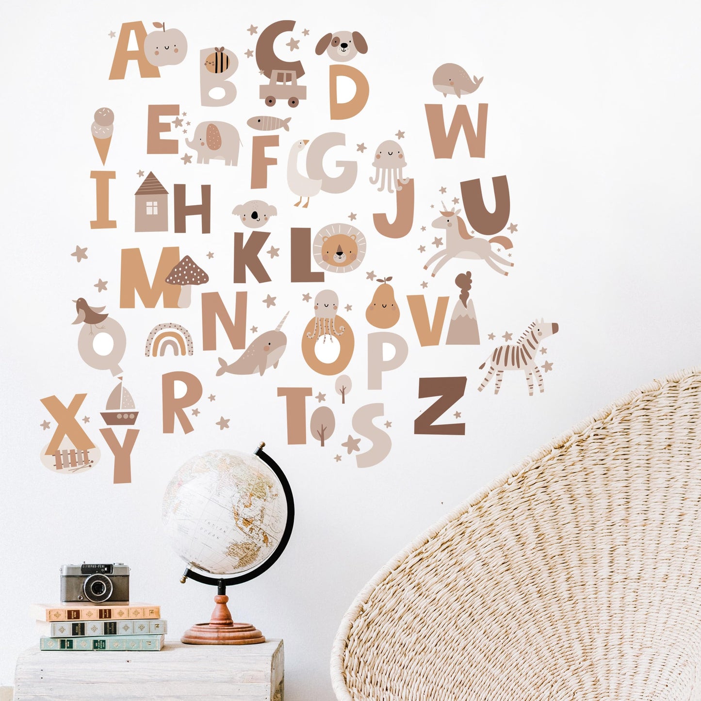 DesignStickers Pegatinas de Alfabeto Bohemio, Calcomanías de Pared Abc para Niños, Calcomanía Decorativa de Pared para Guardería, Calcomanías Educativas Con Letras Despegables Y Adhesivas para Aula [>