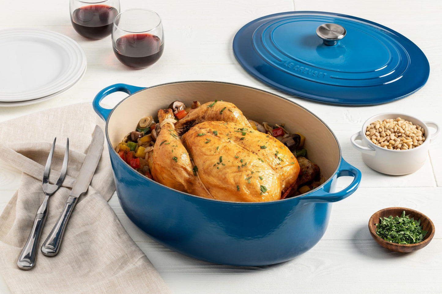 Le Creuset Horno holandés ovalado de hierro fundido esmaltado, 8 cuartos de galón, Marsella