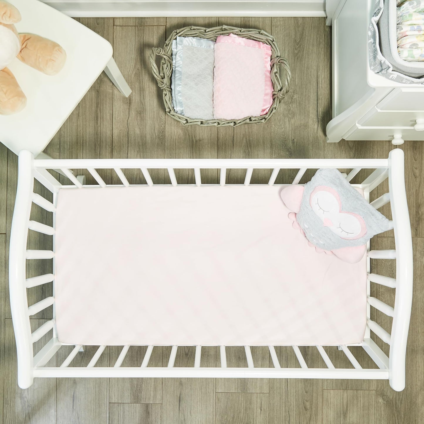 EVERYDAY KIDS - Juego de 2 sábanas para cuna de bebé, juego ajustado para bebé niña; tejido de percal 100% algodón, funda de colchón transpirable y suave, búhos grises/corazones rosados y diseños de