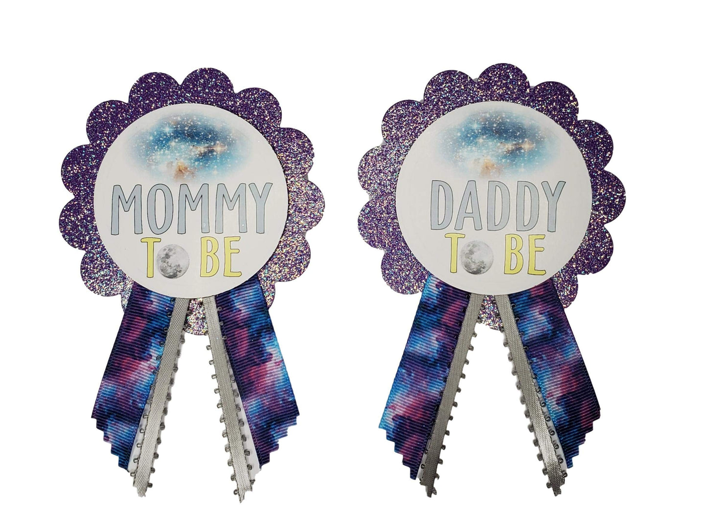 2 pines de botón Mommy & Daddy to Be Galaxy Baby Shower It's a Girl Boy para que los padres usen, color morado con purpurina