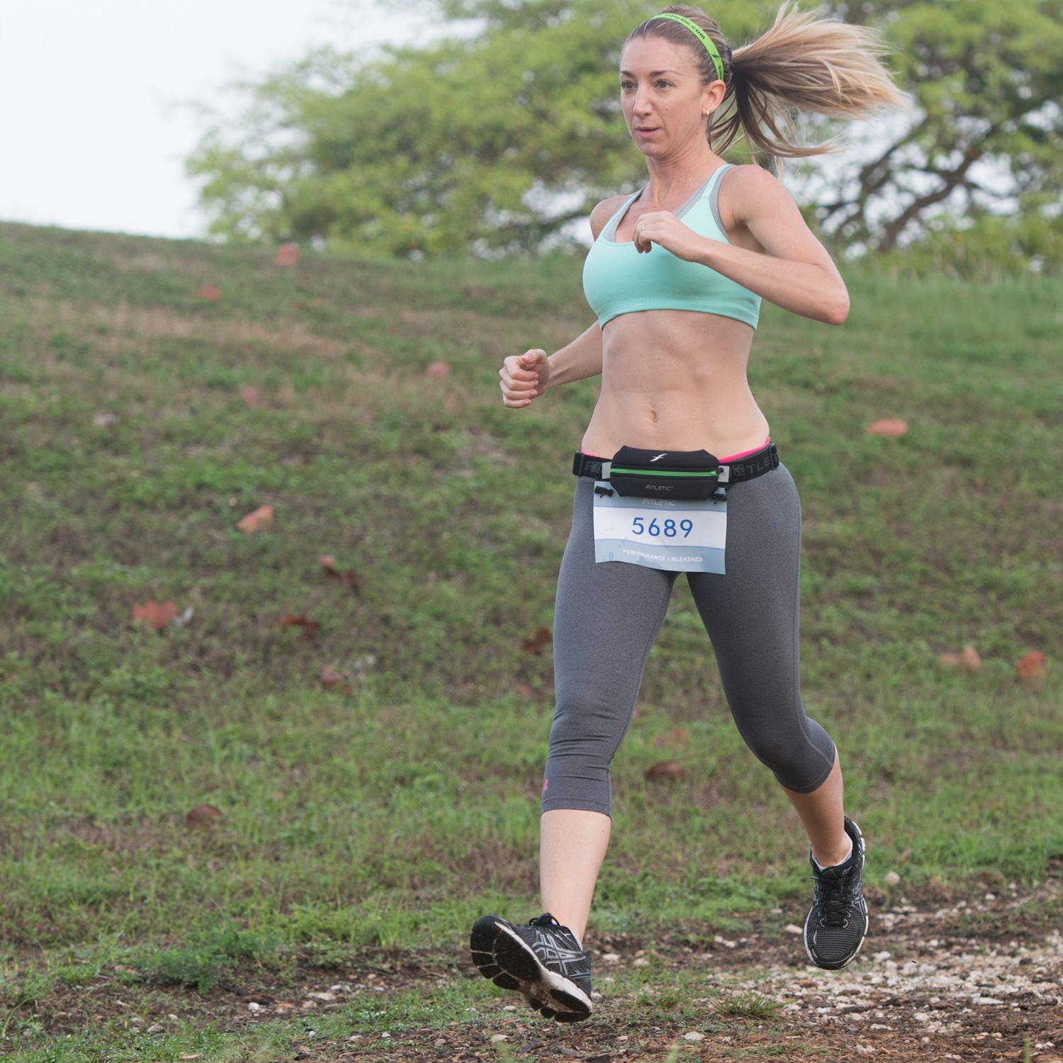 Fitletic Neo Race Belt | Diseño único sin Rebote para maratón, triatlón, Sendero, 5k, 10k | Single Pounch N01R Neo, Rosa/Negro, Talla única