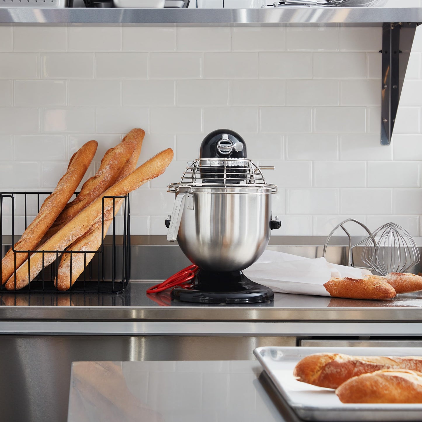KitchenAid KSMC895OB Mezclador comercial de encimera de 8 cuartos con protector de tazón, 10 velocidades, accionado por engranaje, ónix negro