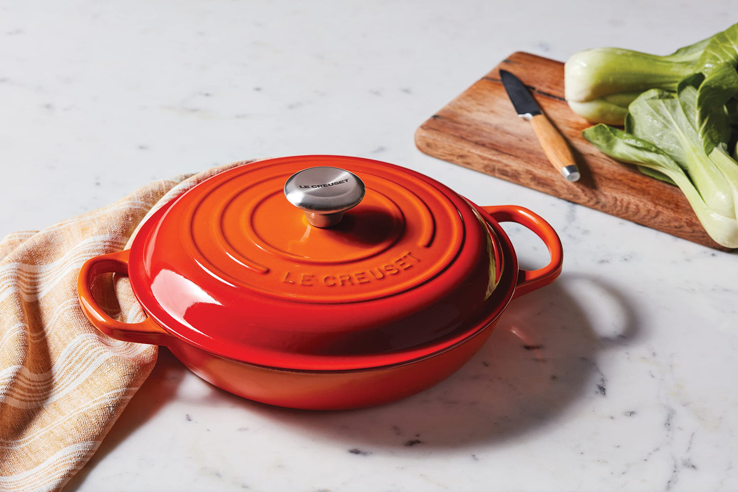 Le Creuset Estofado de hierro fundido esmaltado, 2.25 cuartos de galón, llama