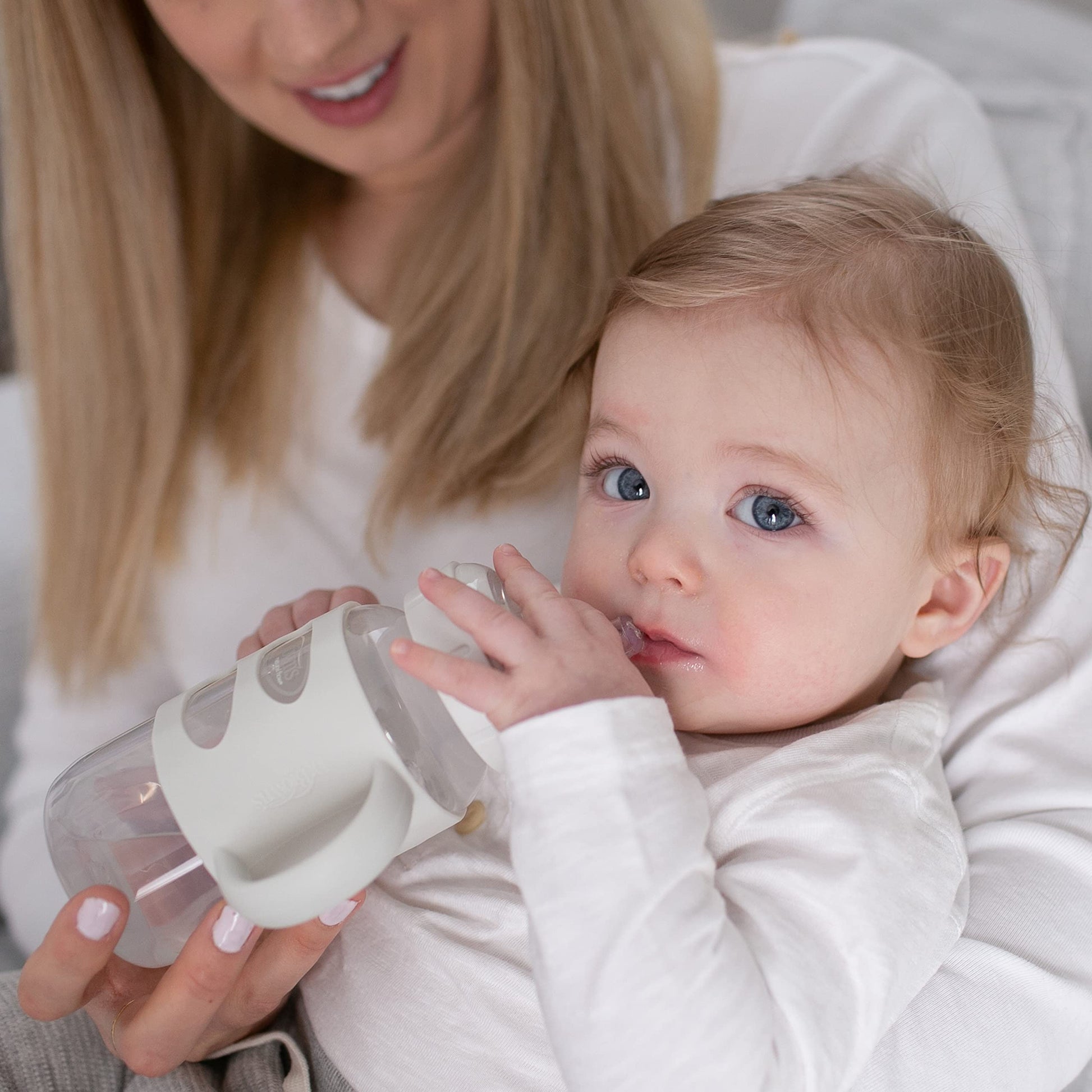 Botella de Cuello Ancho Dr. Brown's Verde y Gris con Boquilla Suave y Asas de Silicona 6 m+ Paquete de 2