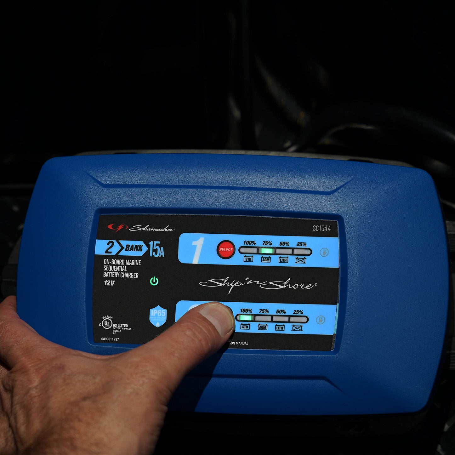 Schumacher Electric Ship 'n Shore Cargador y mantenedor de batería de coche de dos bancos a bordo de 15 A, solución 2 en 1, carga secuencial, para baterías de deportes de potencia, automoción y marina