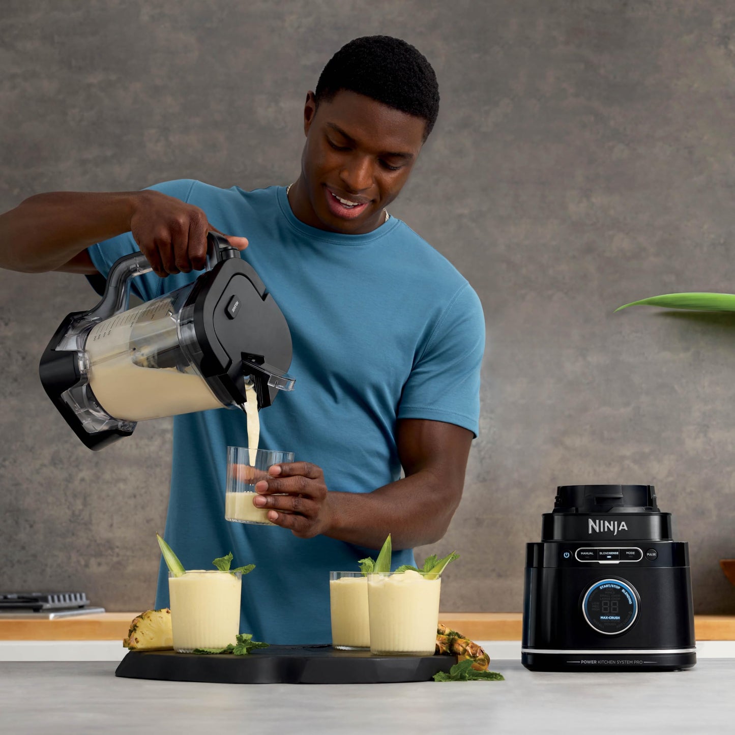 Sistema de Cocina NINJA Plateado con Tecnología BlendSense y Vaso Personal