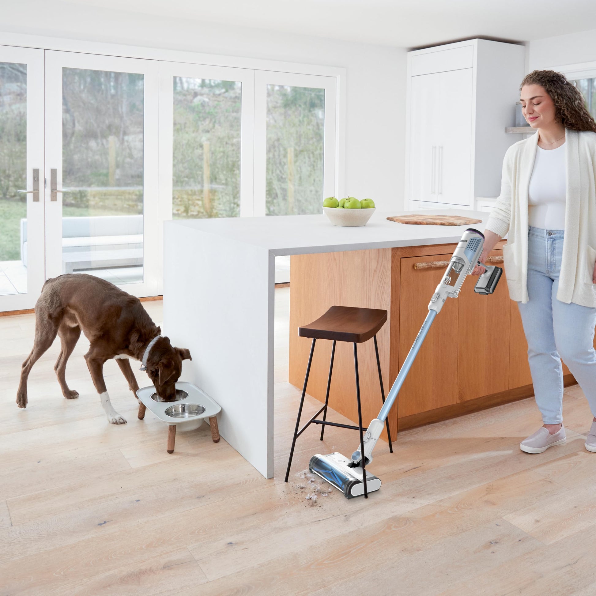 Aspiradora Shark Azul con Sistema de Autovaciado y Filtro HEPA Inalámbrica Tecnología de Limpieza Profunda