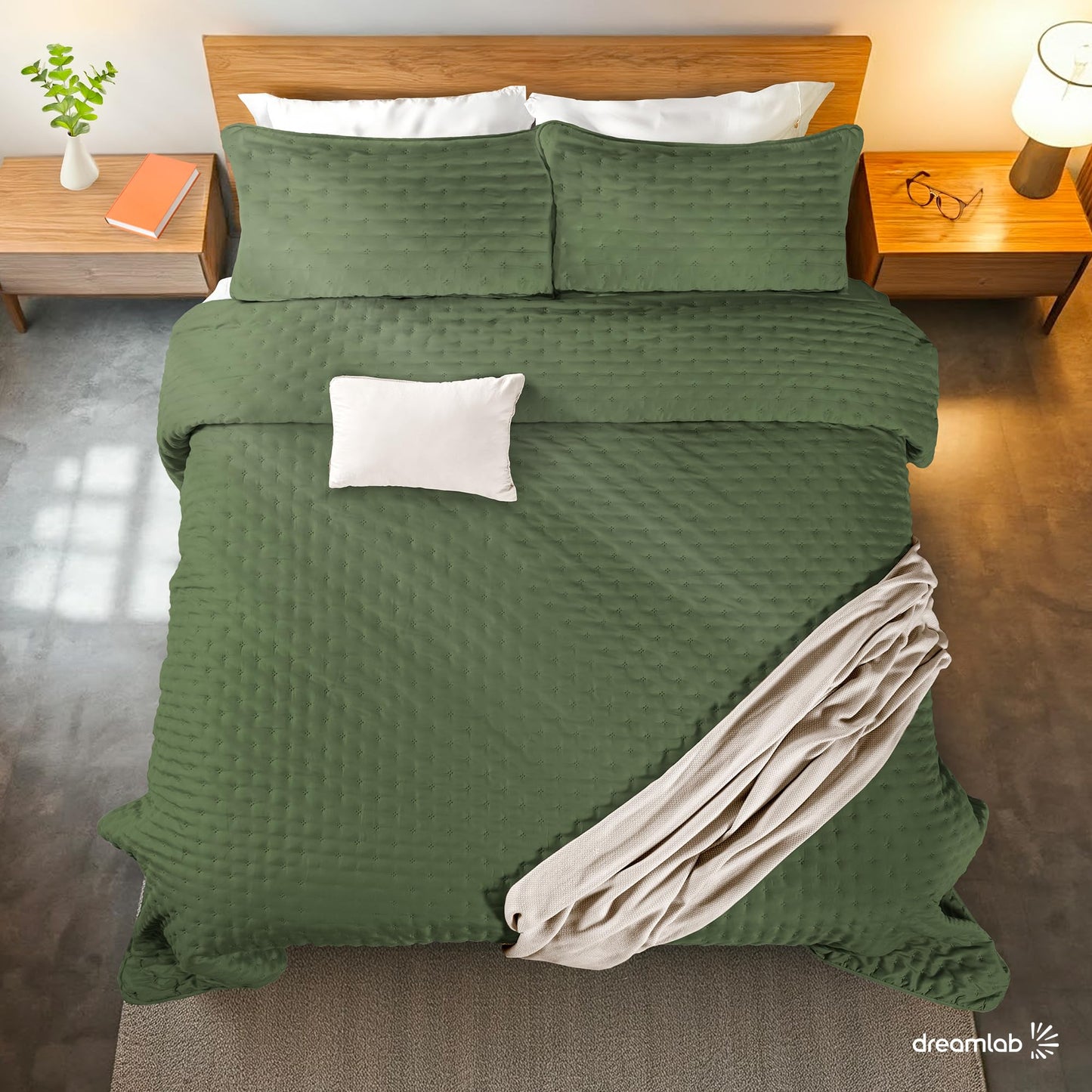 Dreamlab Colcha Ligera con 1 Funda de Almohada, Capitonado, Ultra Suave.Hipoalergénico. Edrecolcha para Cama. Edredón para Verano y Todas Las Estaciones. (Individual 175x240 cm,Trébol,Verde Seco)