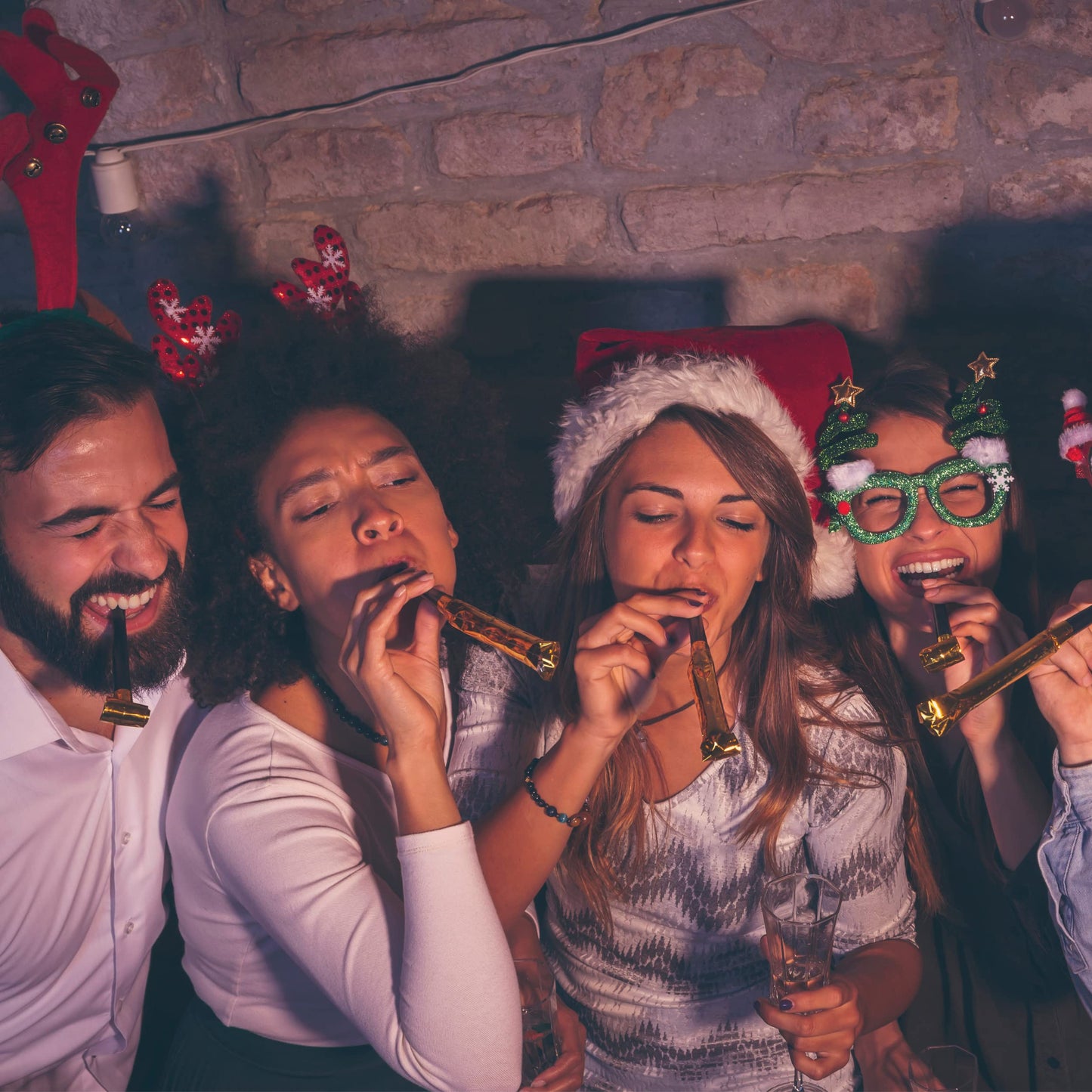 Paquete 50 Juguetes de Ruido 4E's Novelty para Fiesta de Año Nuevo 2025 con Sopladores y Silbatos