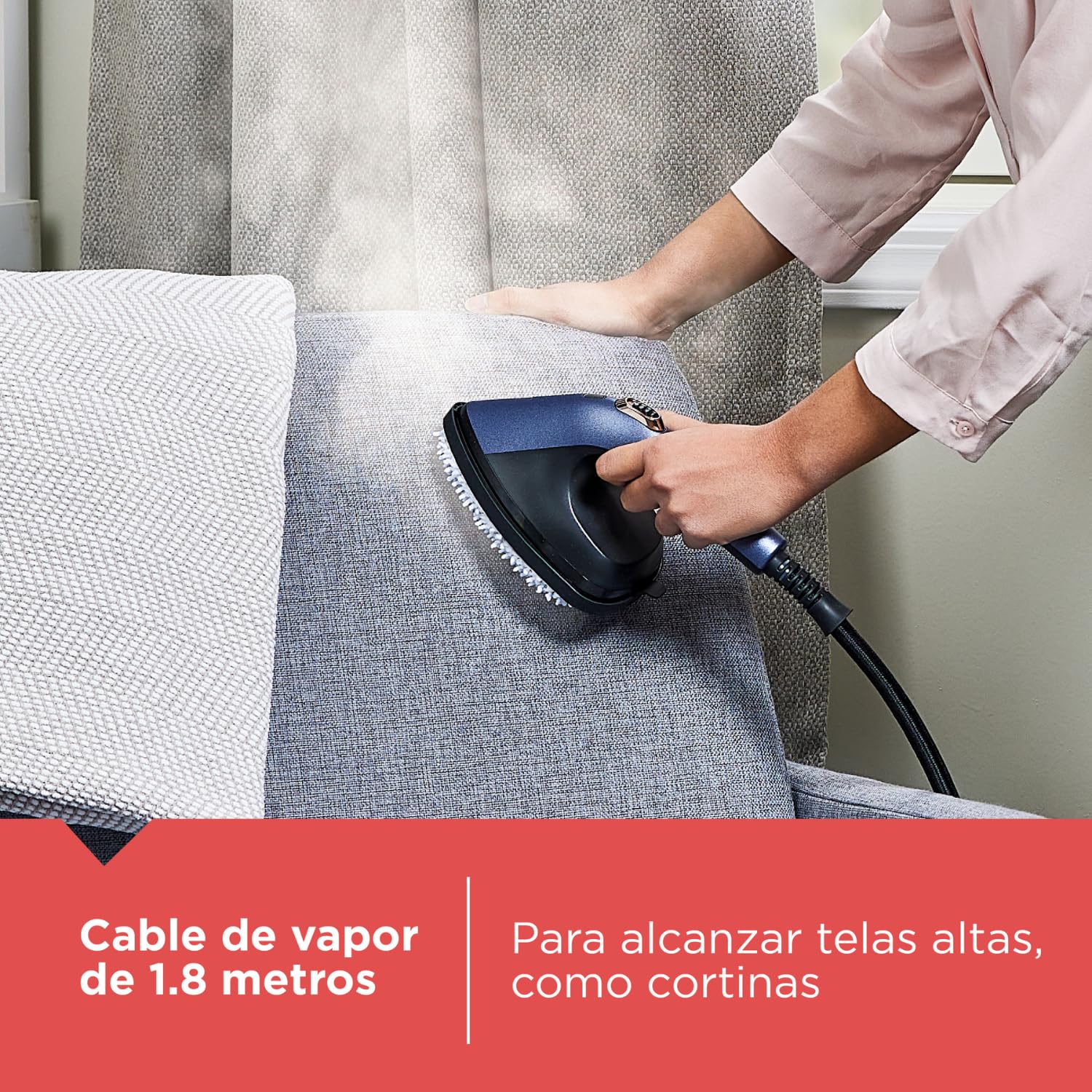 Plancha y Vaporizador de Ropa Black+Decker 2 en 1 de 750 ml y 1700W, HGS600-LA