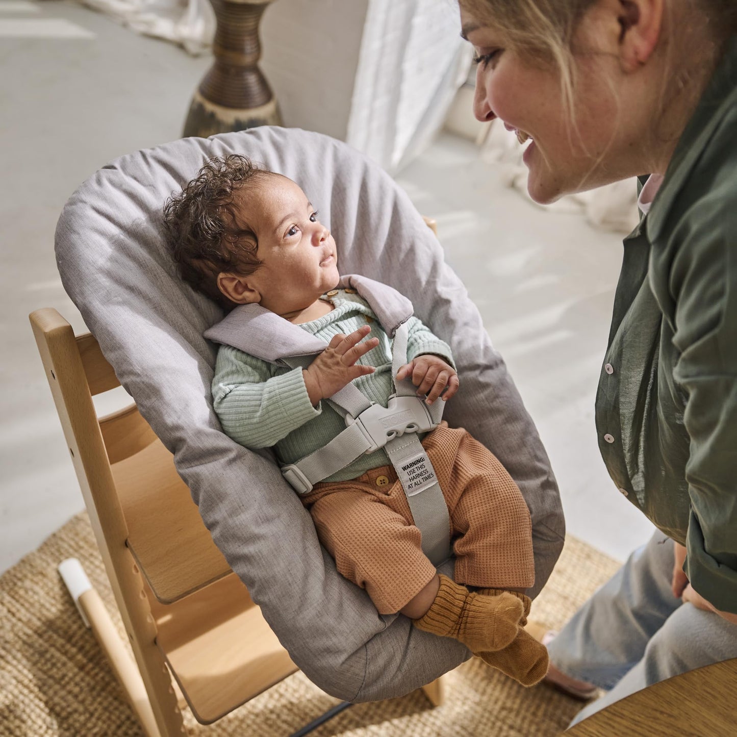Silla Tripp Trapp de Stokke con Newborn Set (Gris) - Para recién nacidos hasta 9 kilos - Acogedor, seguro y fácil de usar