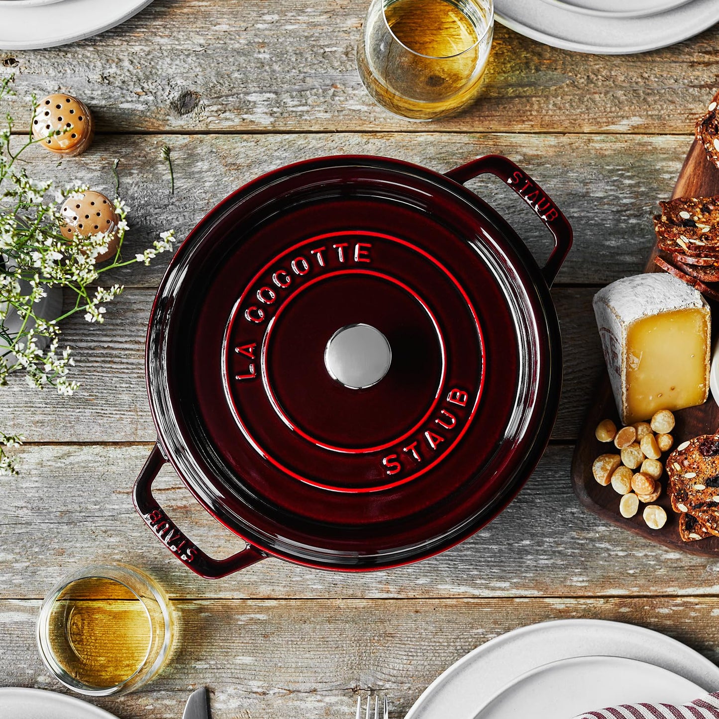 Staub 4-quart redondo Cocotte, Granadina, 3.78 litros, 1
