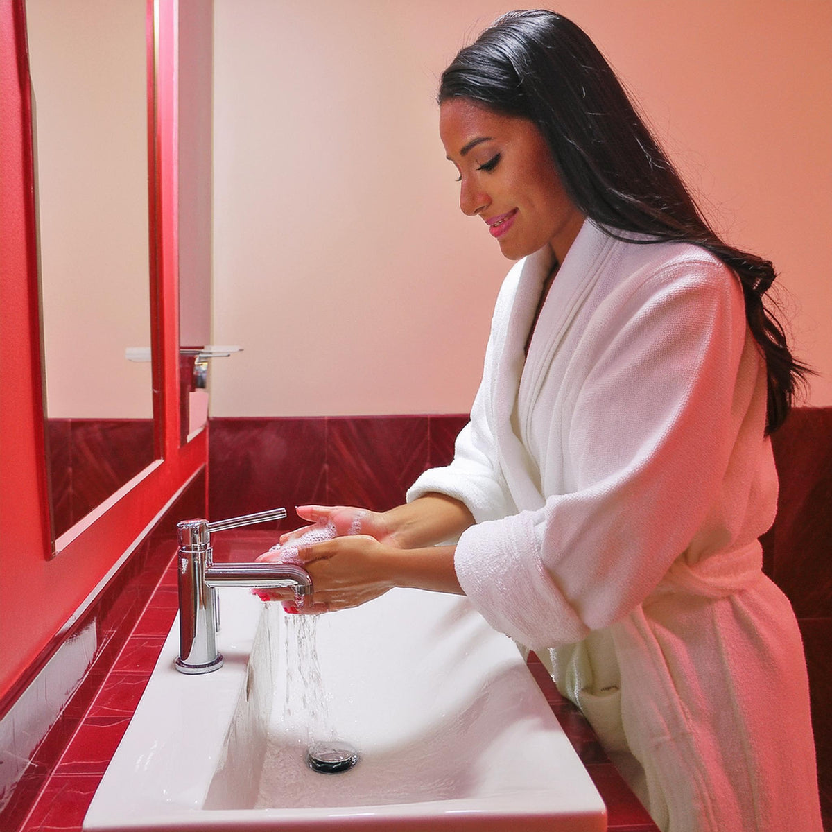 Regina Spa Therapy-Jabón para manos de uso hotelero hecho a base de esencia de moras y vainilla. 5 litros. Suavidad Aromática: Jabón de Manos para una Experiencia Sensorial.