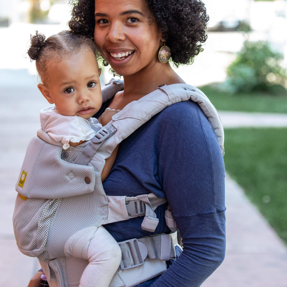 LÍLLÉbaby Serenity Airflow - Transportín ergonómico para bebés y niños con bolsa convertible, malla transpirable, Delfín