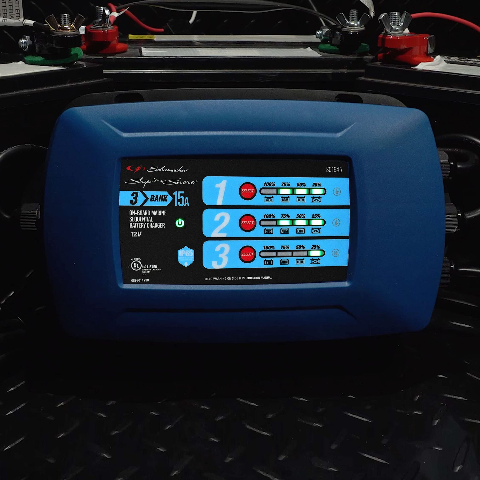 Schumacher Electric Ship 'n Shore Cargador de batería Marino de Tres Bancos, SC1645, 2 en 1, Completamente automático, Carga secuencial, Resistente al Agua, 15 amperios, 12 V, para baterías de Coche,
