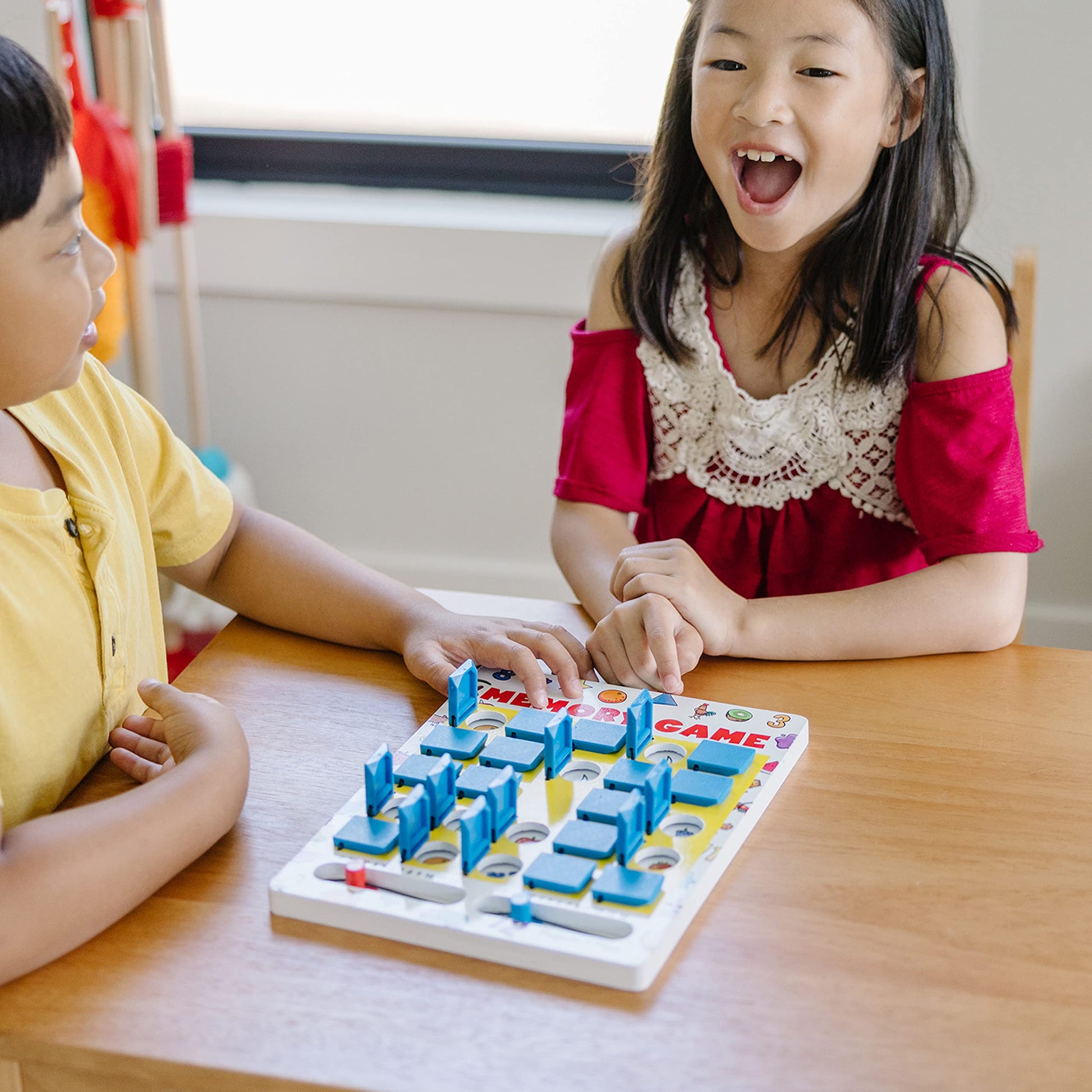 Juego de Memoria Melissa & Doug Voltea-y-Gana Juegos Para Viajes de Mesa 7 Tarjetas de Doble Cara