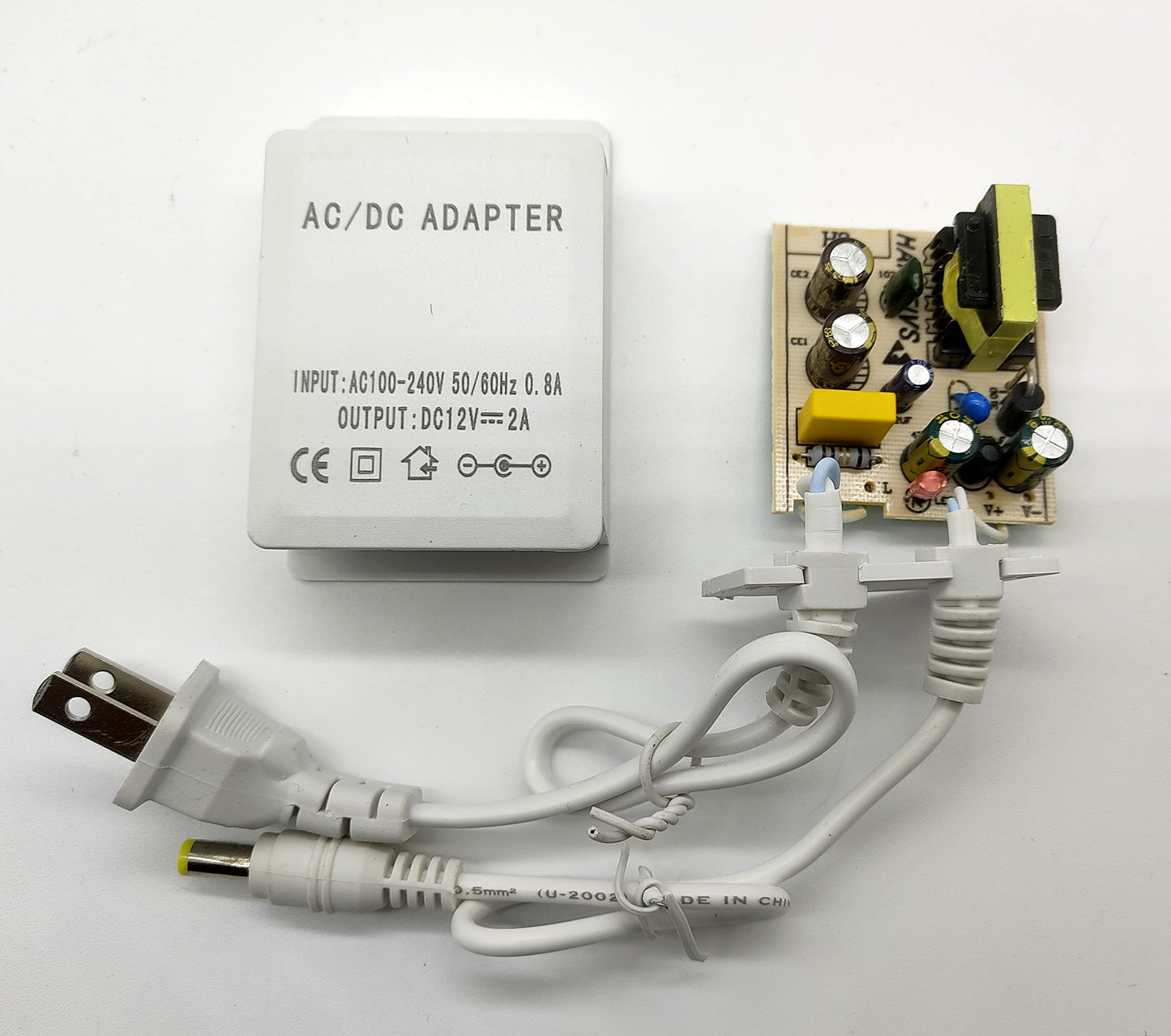 Eliminador Zinker 12V 2A para Cámaras de Seguridad CCTV o Tiras Led V2 exteriores Contra Agua