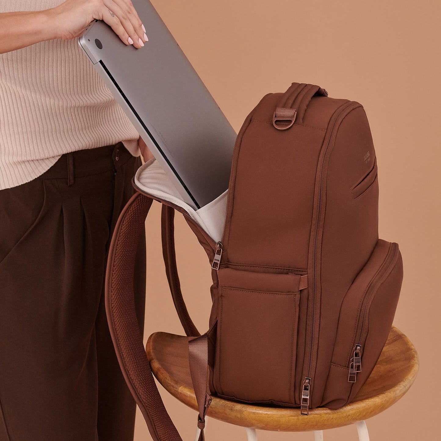 JuJuBe - Mochila clásica para pañales con cambiador portátil, correas para carriola de bebé, mochila de viaje grande para niño o niña, para llevar biberones, toallitas, pañales, chupetes, café expreso
