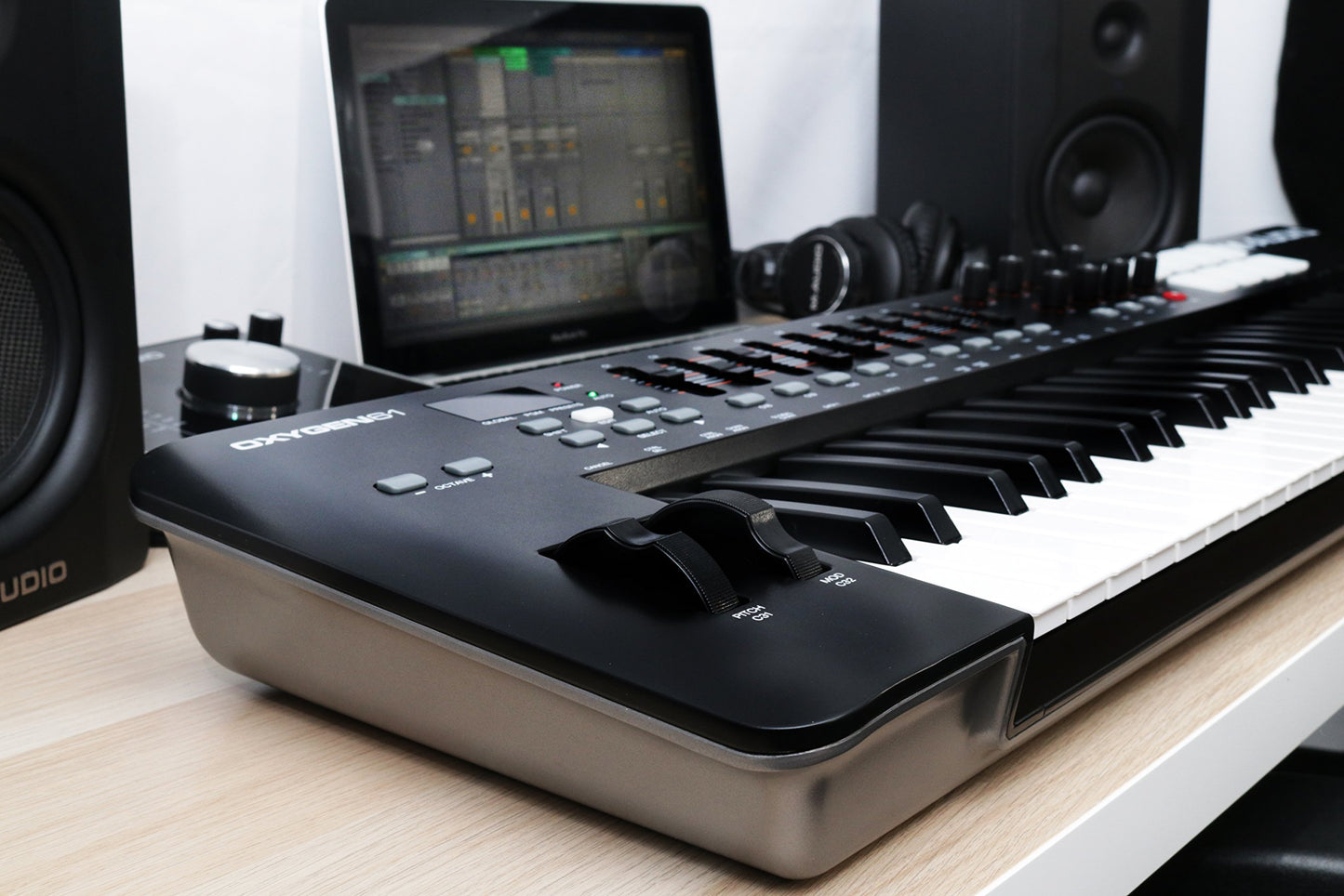 M-Audio Oxygen 61 MKIV Controlador deTeclado USB de 61 Teclas