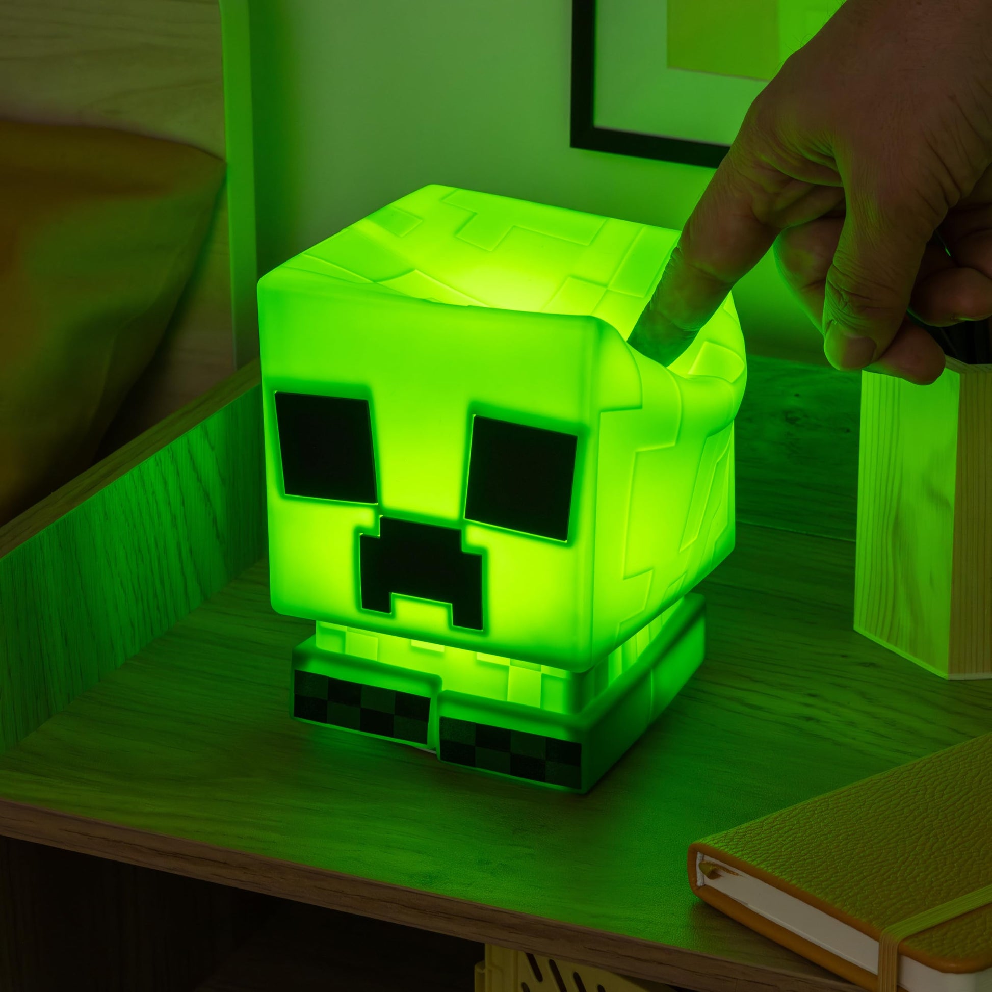 Lámpara Paladone Minecraft Creeper SquishyGlo Verde de Silicona Recargable para Niños y Adolescentes