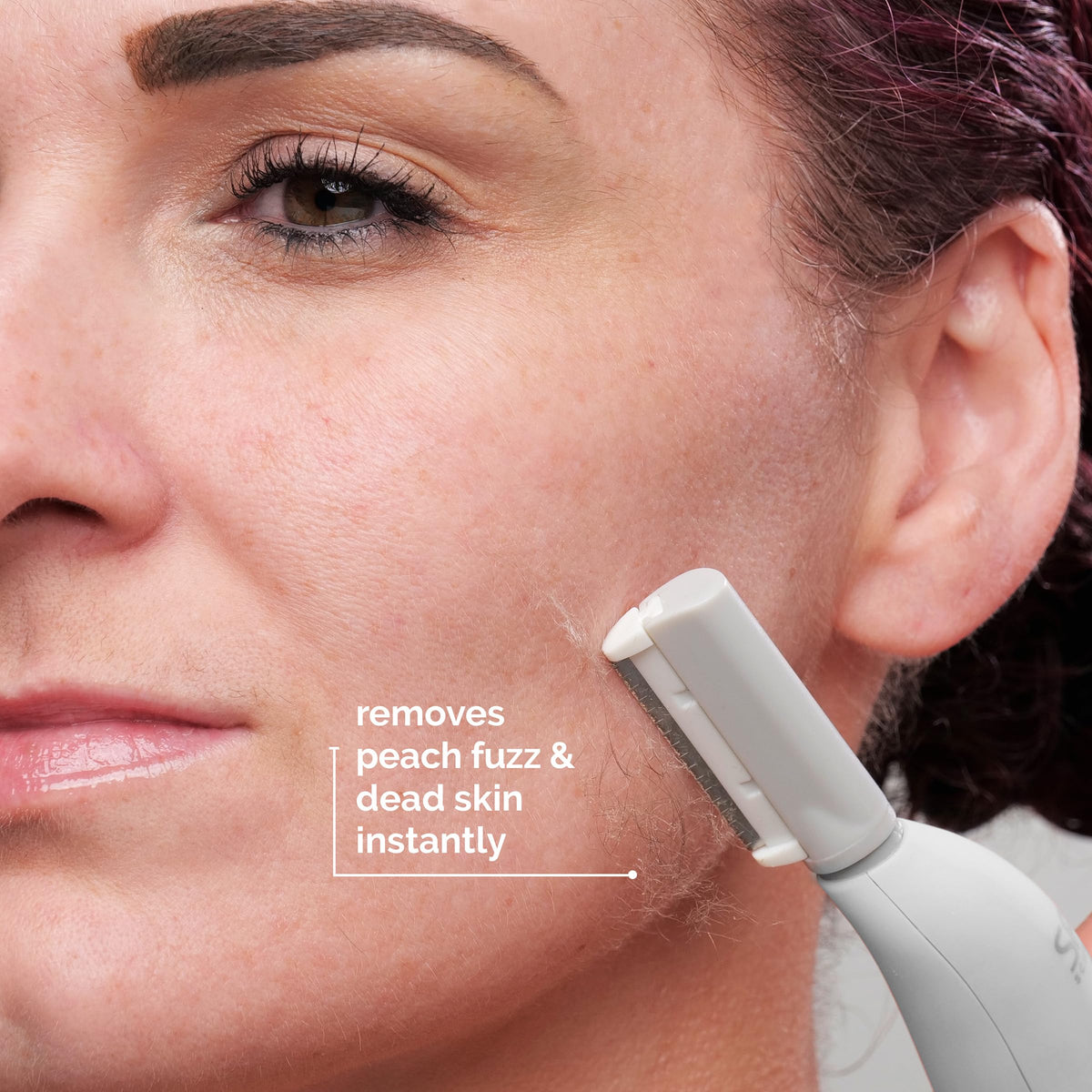 SPA SCIENCES- HERRAMIENTA ELÉCTRICA DE DERMAPLANING: elimine el vello facial no deseado de manera rápida y sencilla mientras se exfolia con nuestra herramienta de dermaplaning SIMA. Esta herramienta d