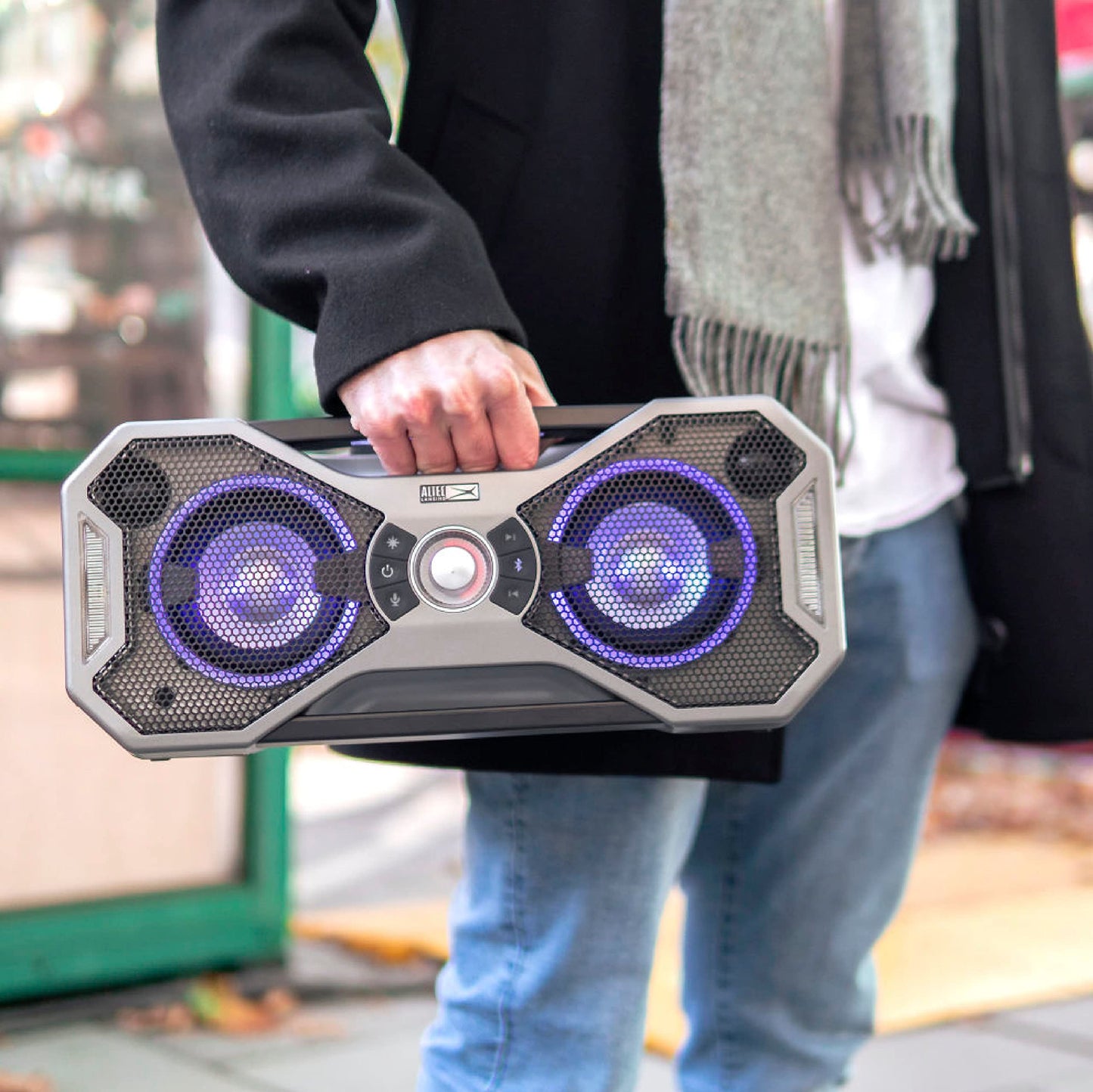 Altec Lansing Mix 2.0 - Altavoz Bluetooth Impermeable con Graves Fuertes, Altavoz portátil para Viajes y Uso al Aire última intervensión, Alcance de 100 pies y Tiempo de reproducción de 20 Horas