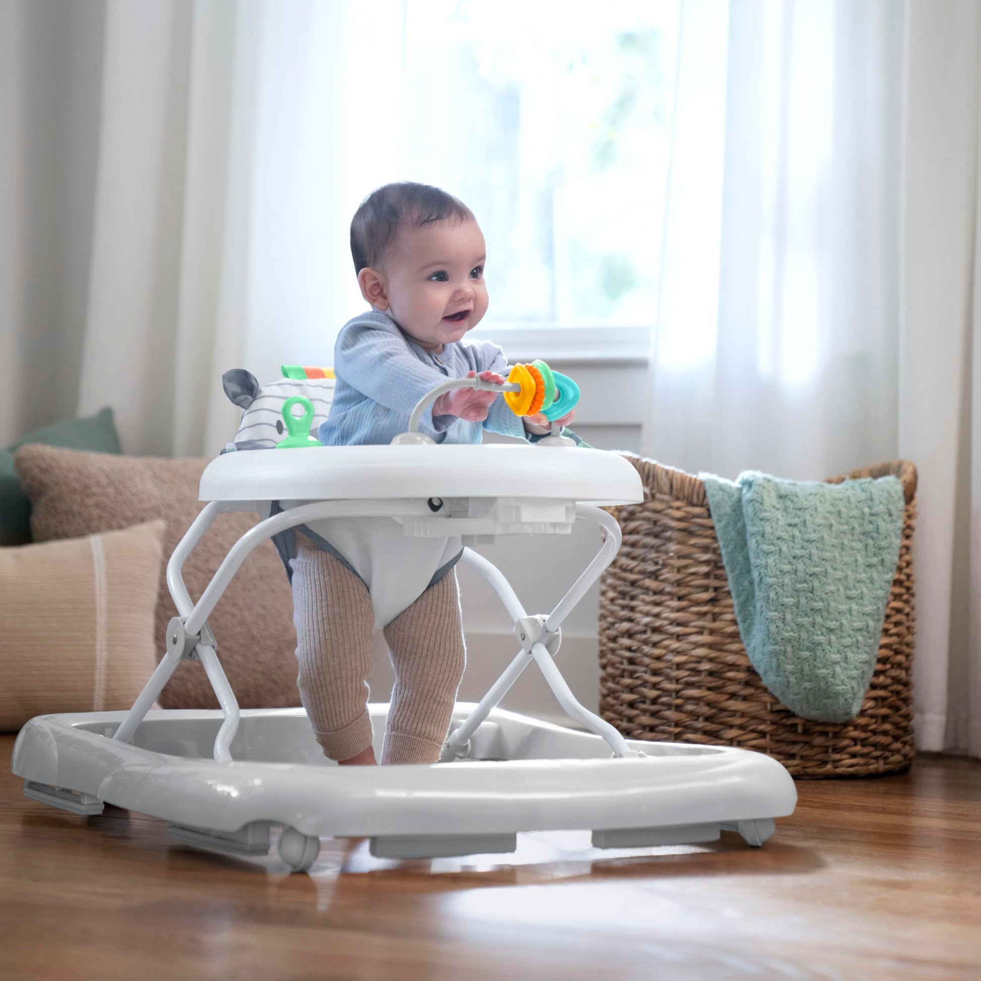 Ingenuity Smooth Strides - Cambray - Caminador de desarrollo - Barra de altura de 3 posiciones - Juguetes incluidos - 6M-12M