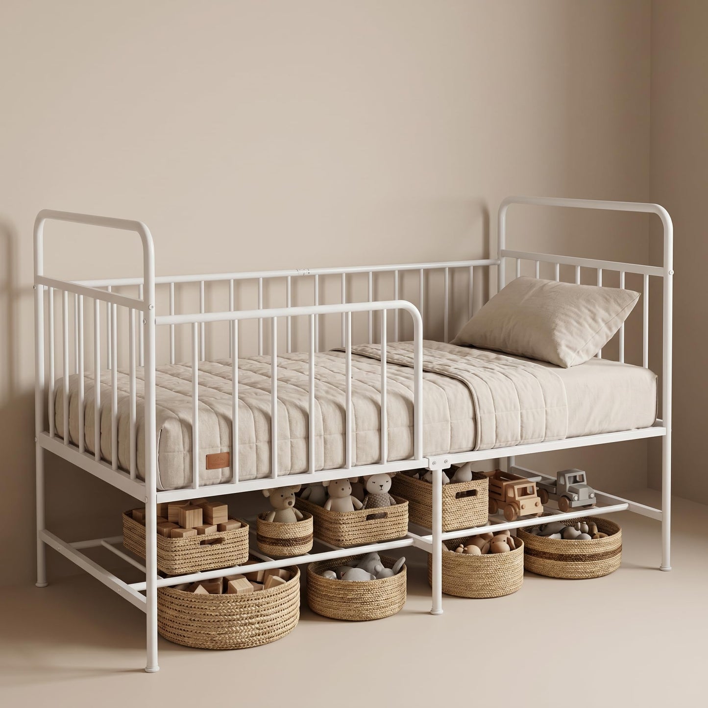 Uzelia Cuna Convertible para Bebé 4 en 1, Cuna para Bebé de Metal con Barandales de Seguridad, Cama Infantil, Daybed y Sofá para Niños, Estructura Resistente con Almacenamiento Inferior, Blanco
